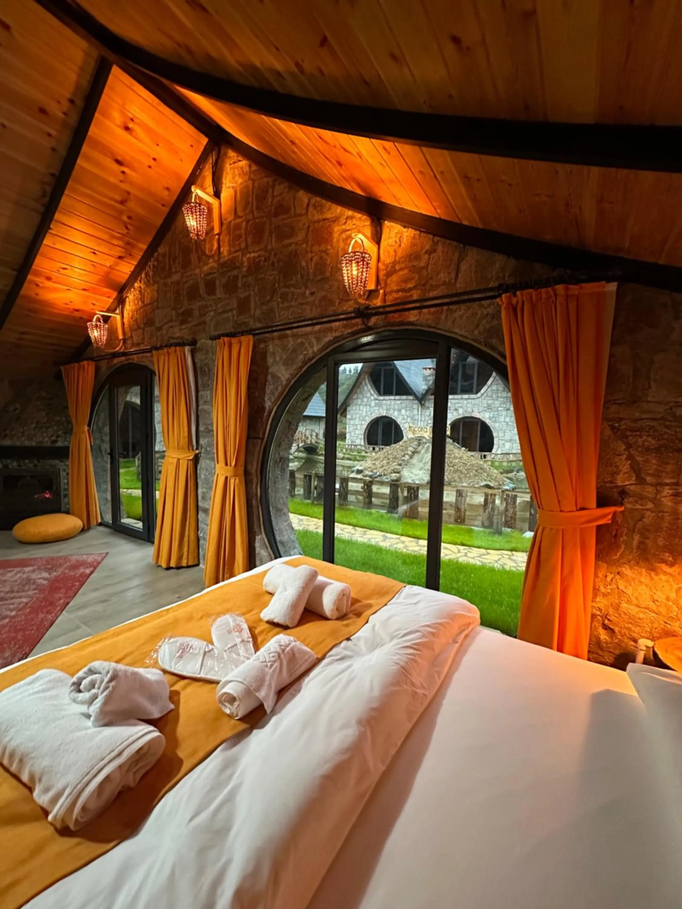 Photo of the whole room, Bed in Mcora Tatil Köyü