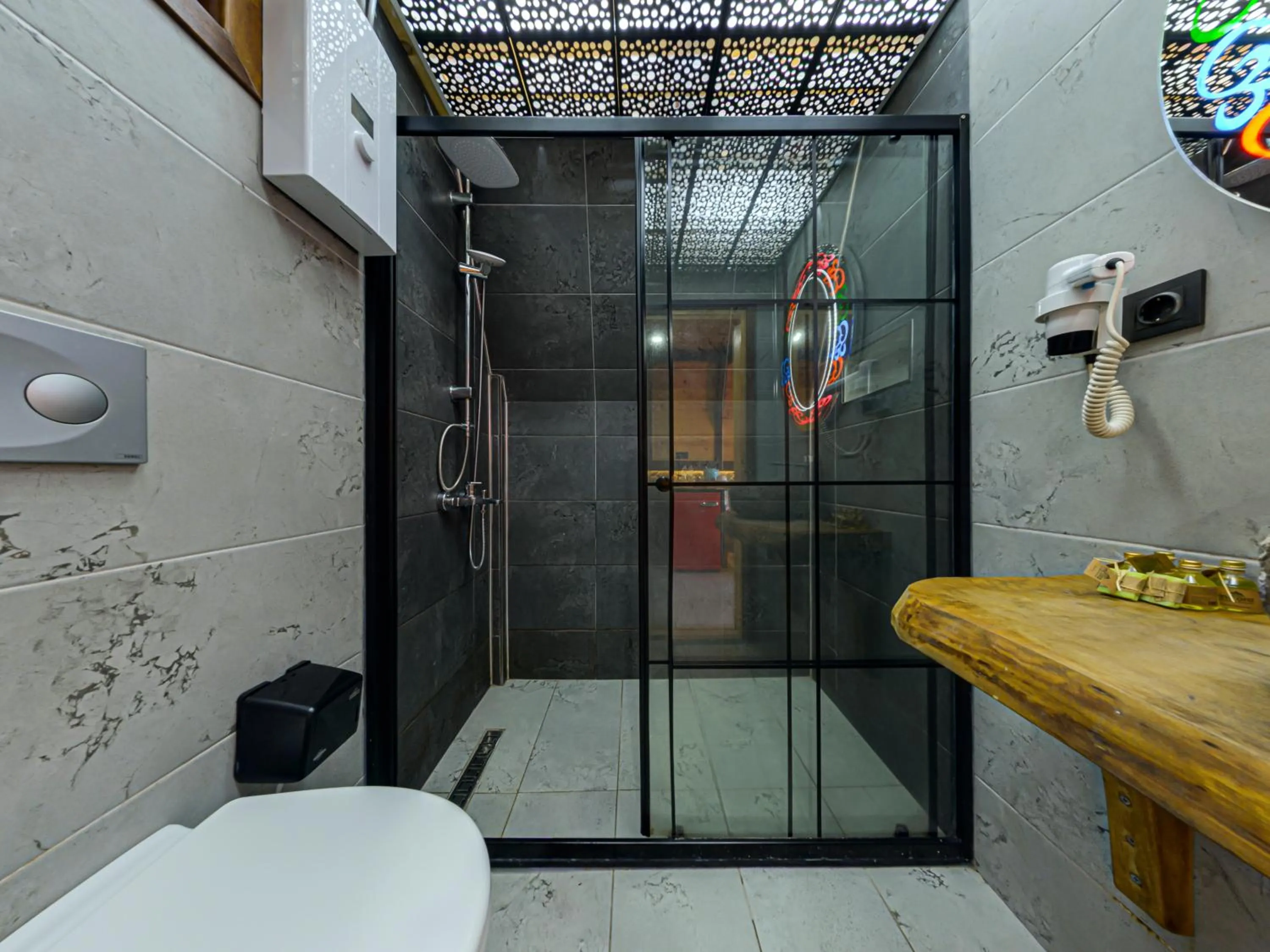 Shower in Mcora Tatil Köyü