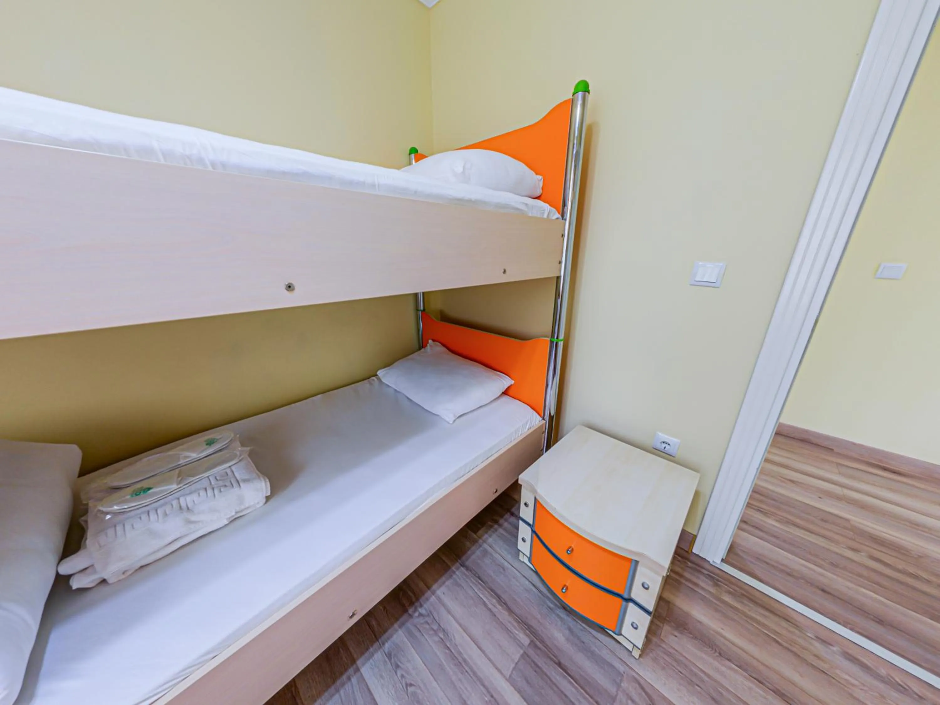 bunk bed, Bed in Mcora Tatil Köyü