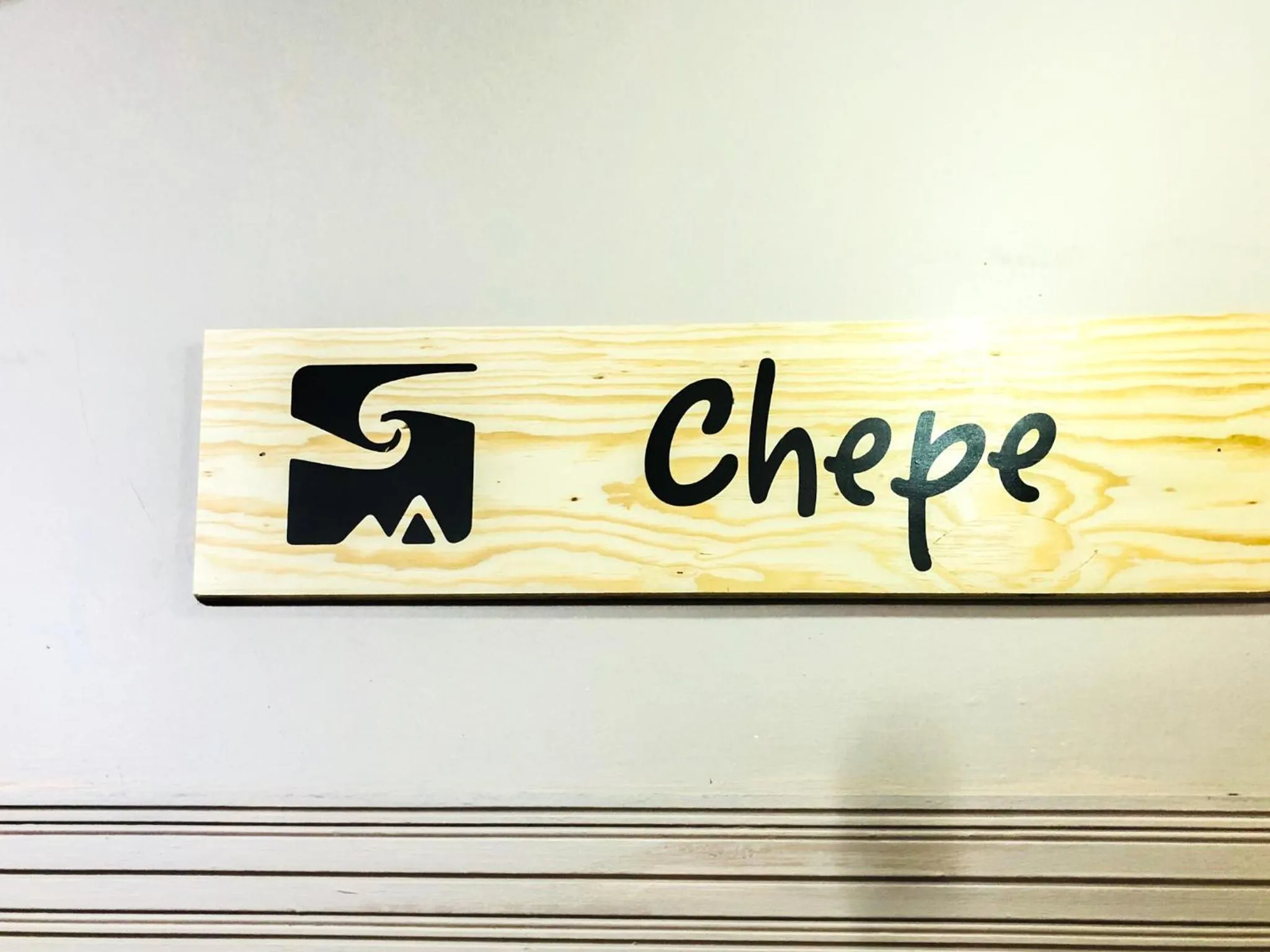 Logo/Certificate/Sign in Hostal Kuira Bá by Rotamundos