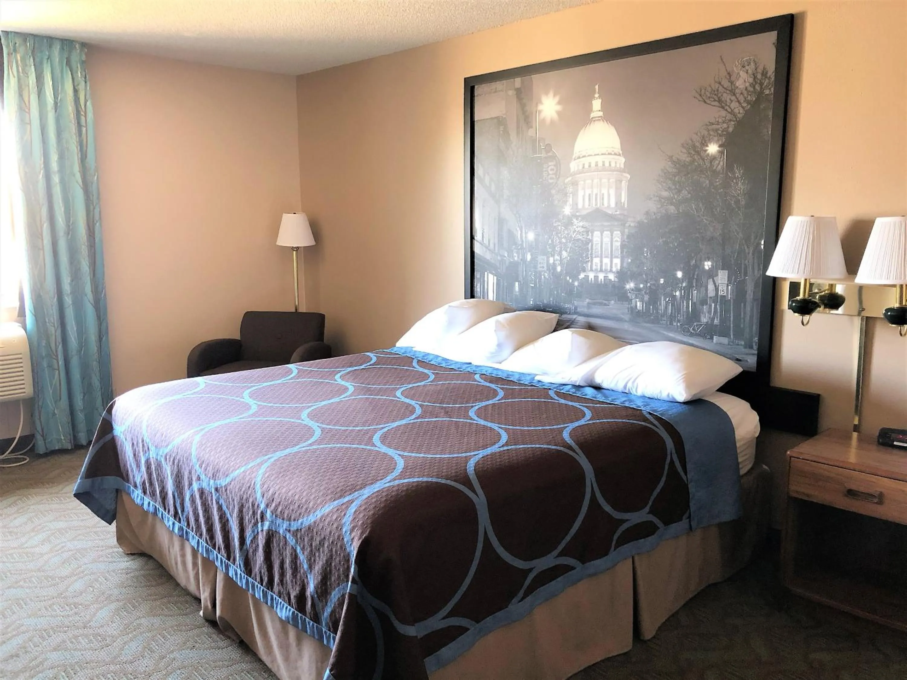 Bed in Super 8 by Wyndham Dodgeville