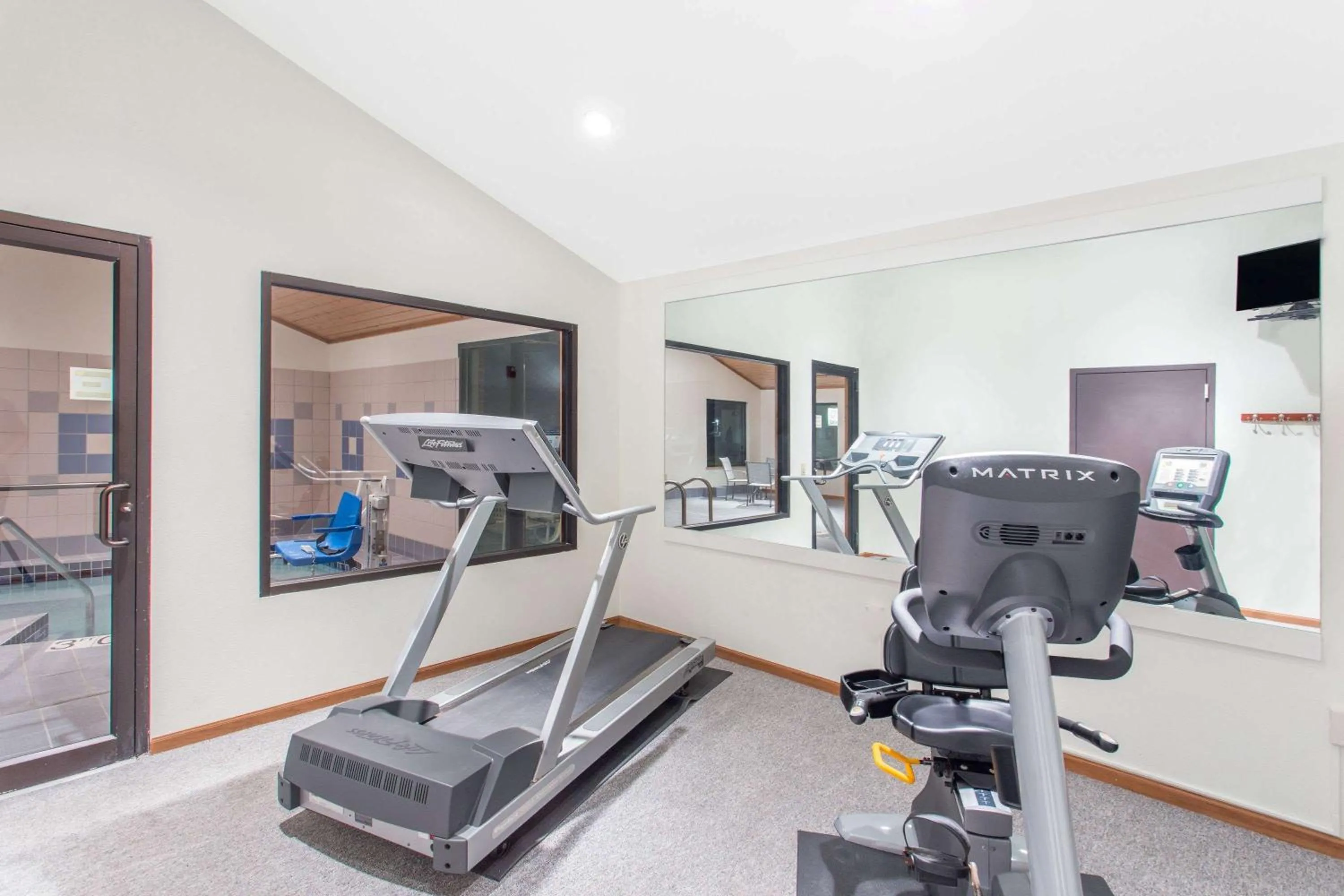 Fitness centre/facilities in Super 8 by Wyndham Dodgeville