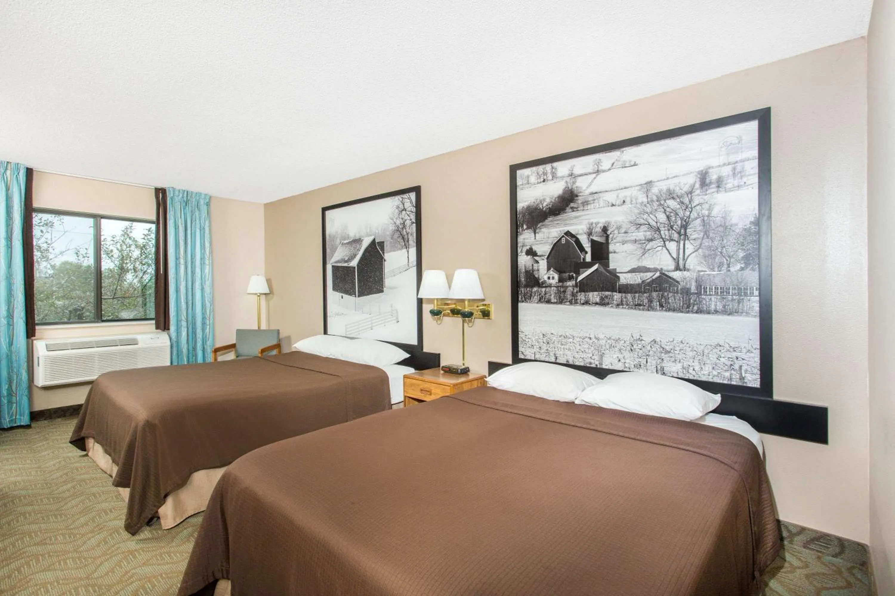 Photo of the whole room in Super 8 by Wyndham Dodgeville