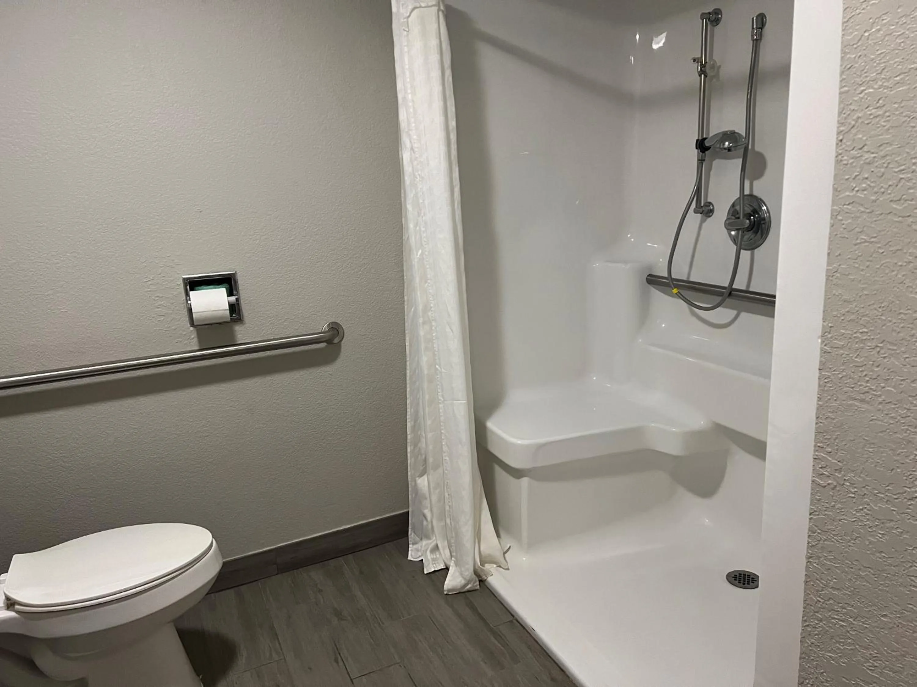 acessibility in Days Inn by Wyndham Wagoner