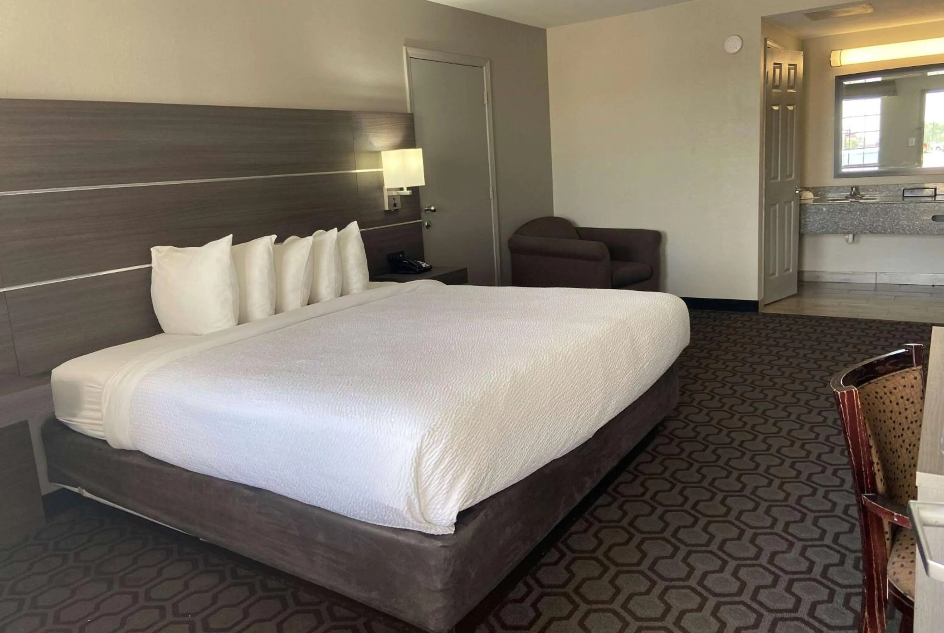 Bed in Days Inn by Wyndham Wagoner