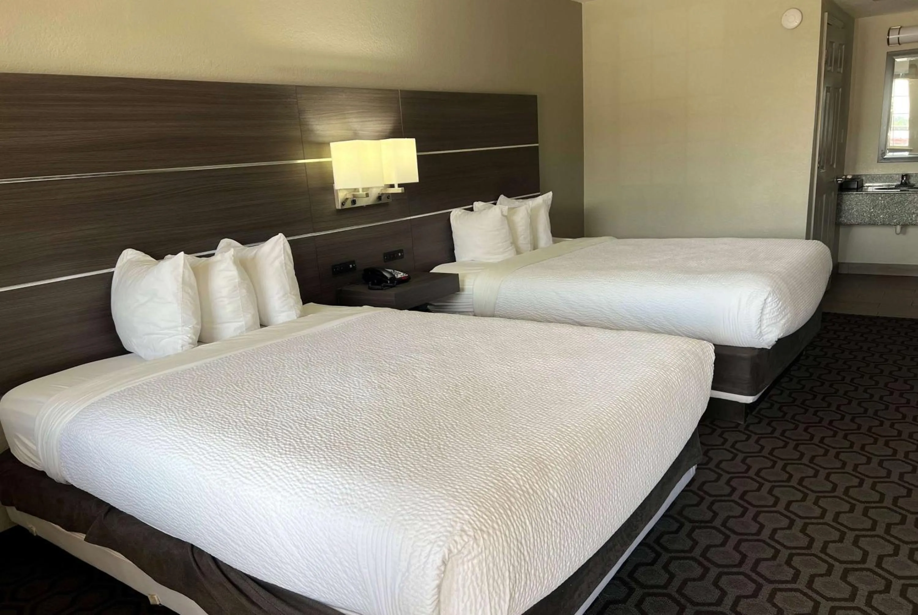 Photo of the whole room, Bed in Days Inn by Wyndham Wagoner