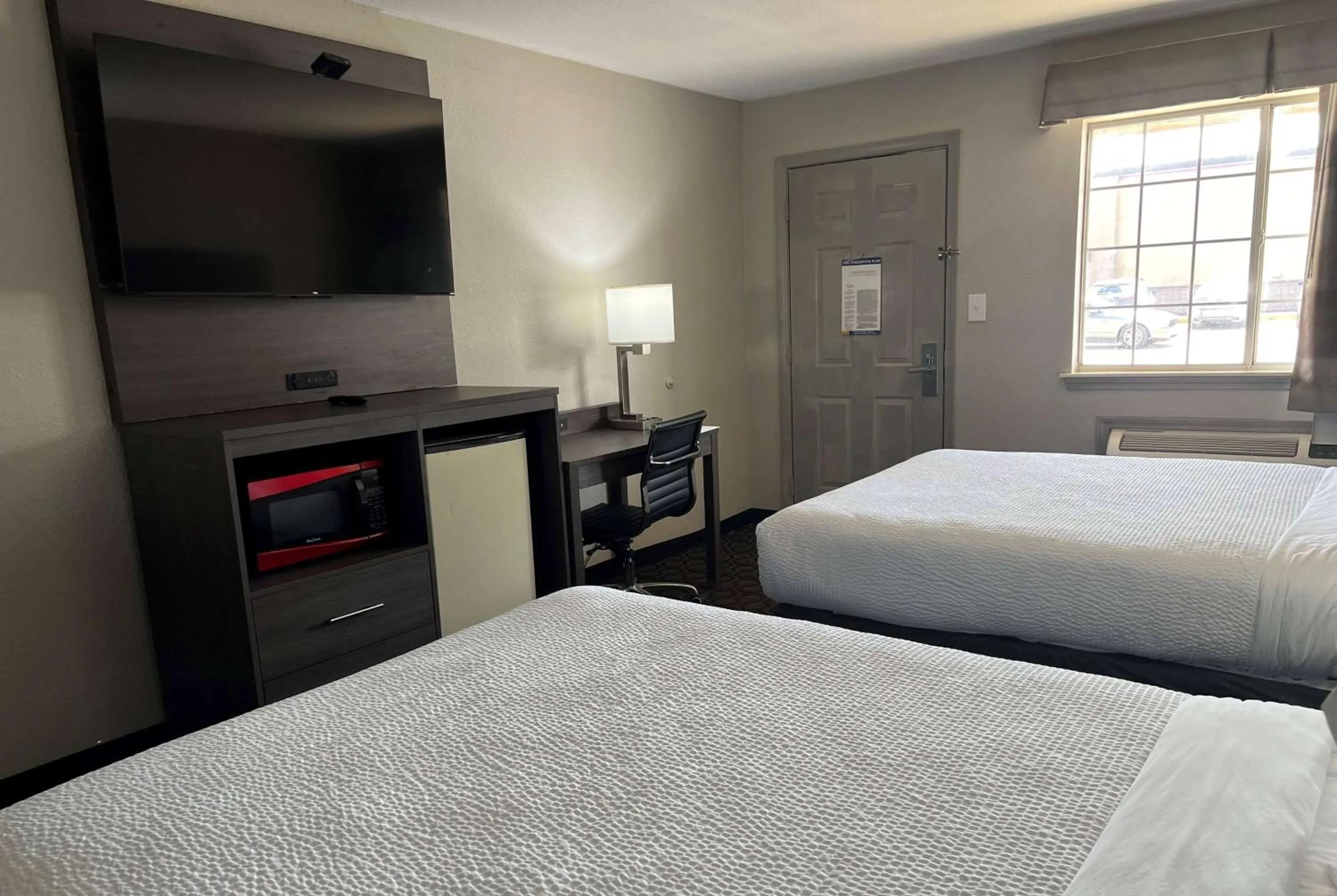 Photo of the whole room, Bed in Days Inn by Wyndham Wagoner