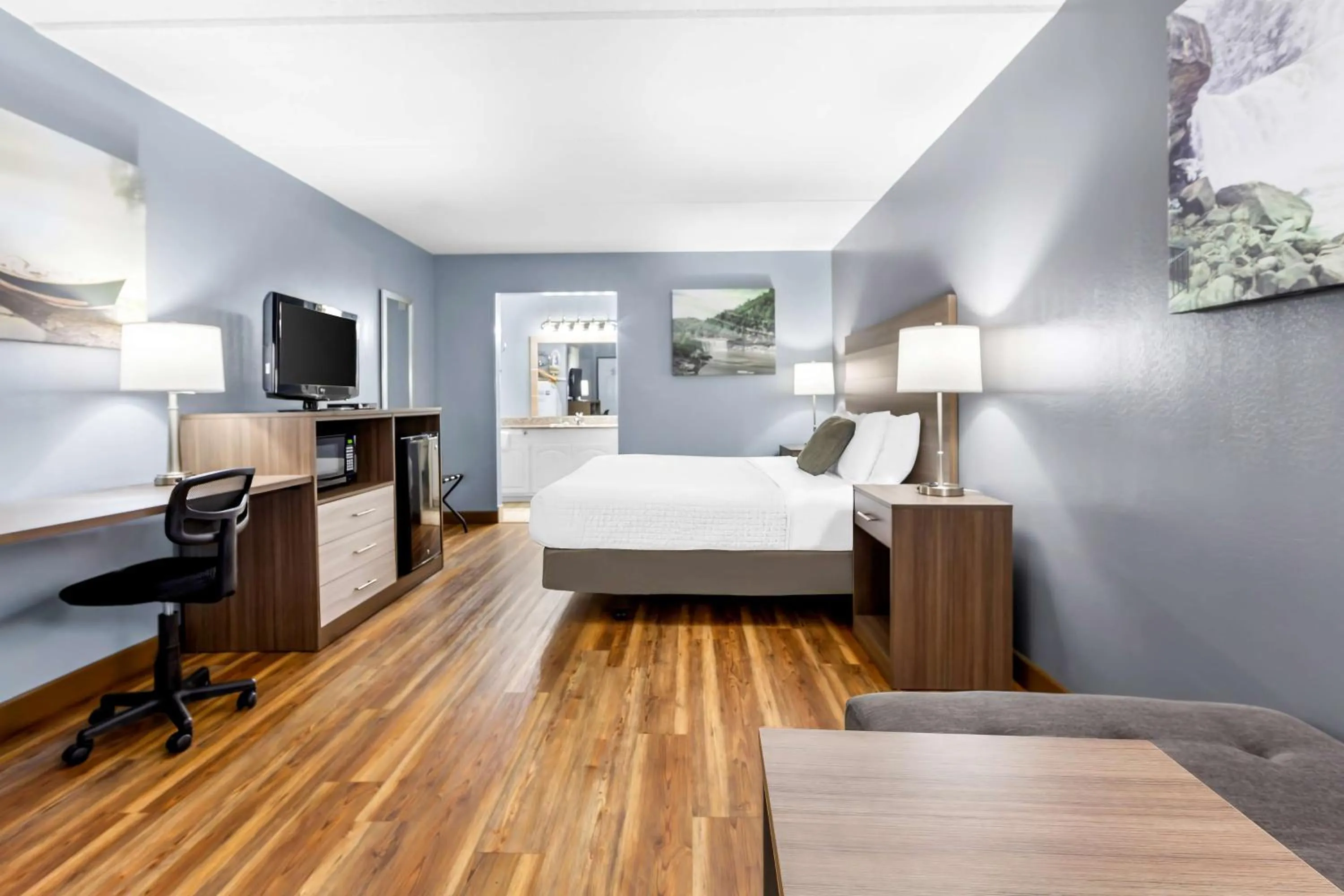 Bedroom, Bed in Best Western Wilderness Trail Inn