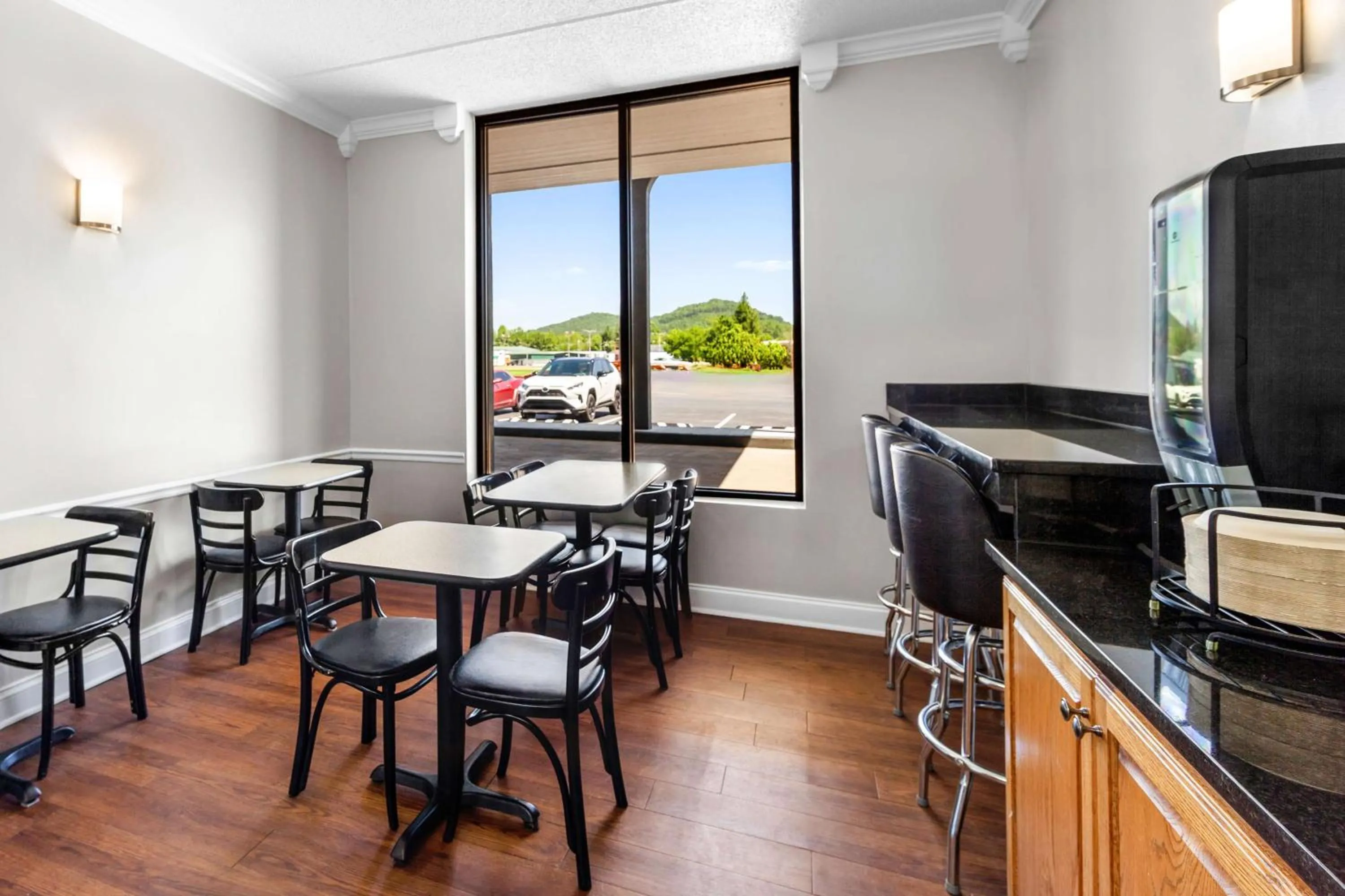 Breakfast in Best Western Wilderness Trail Inn