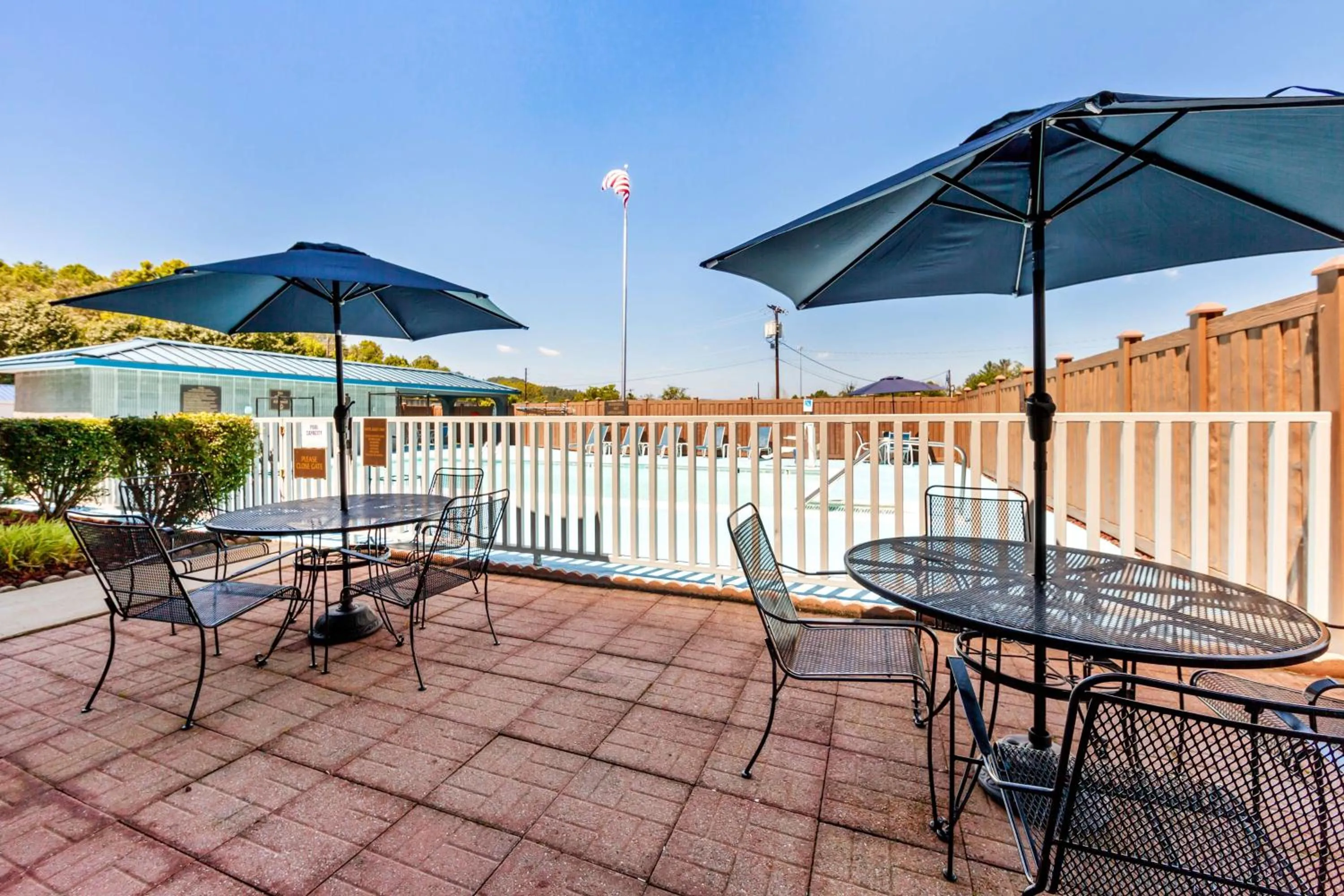 Property building in Best Western Wilderness Trail Inn