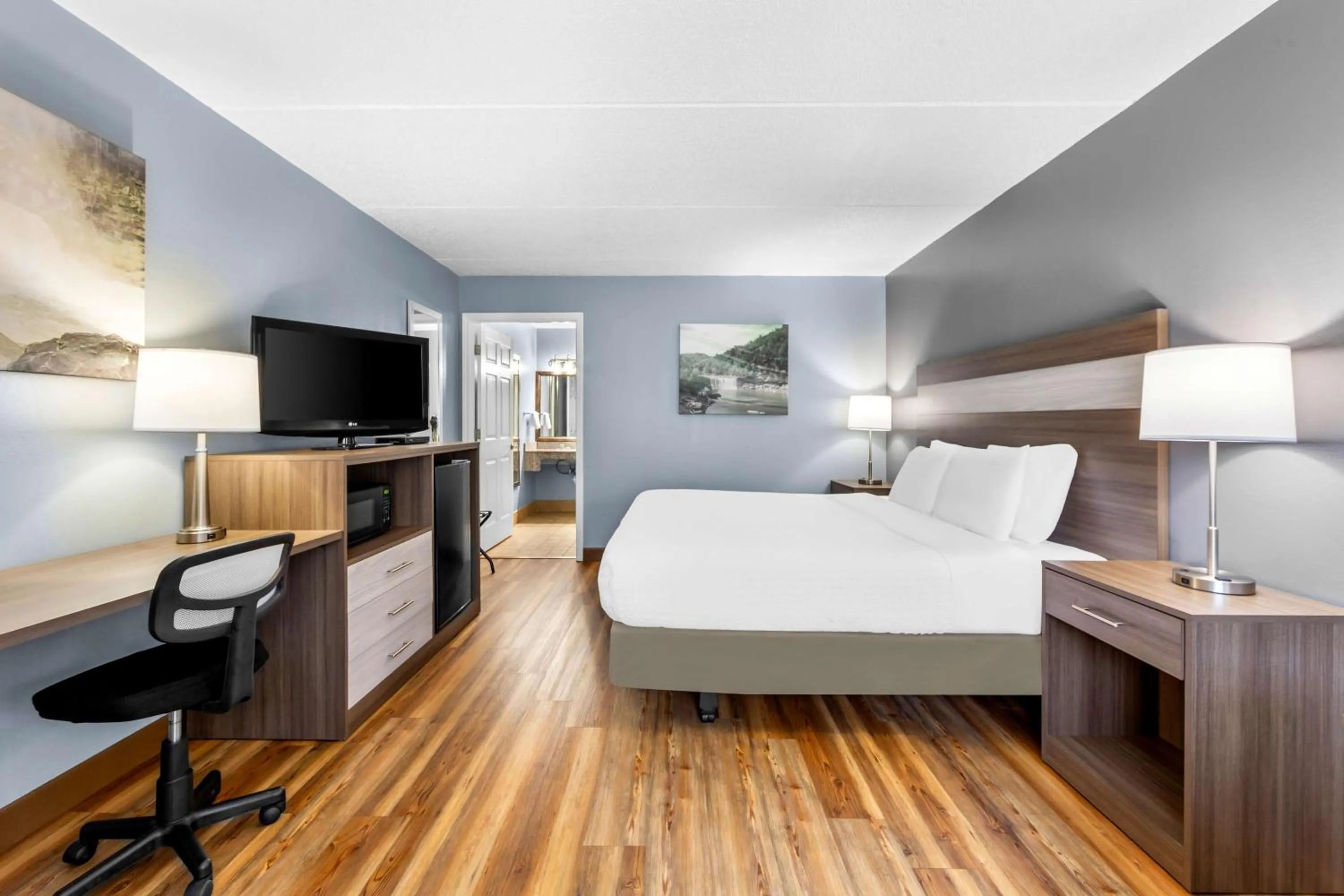 Bedroom, Bed in Best Western Wilderness Trail Inn