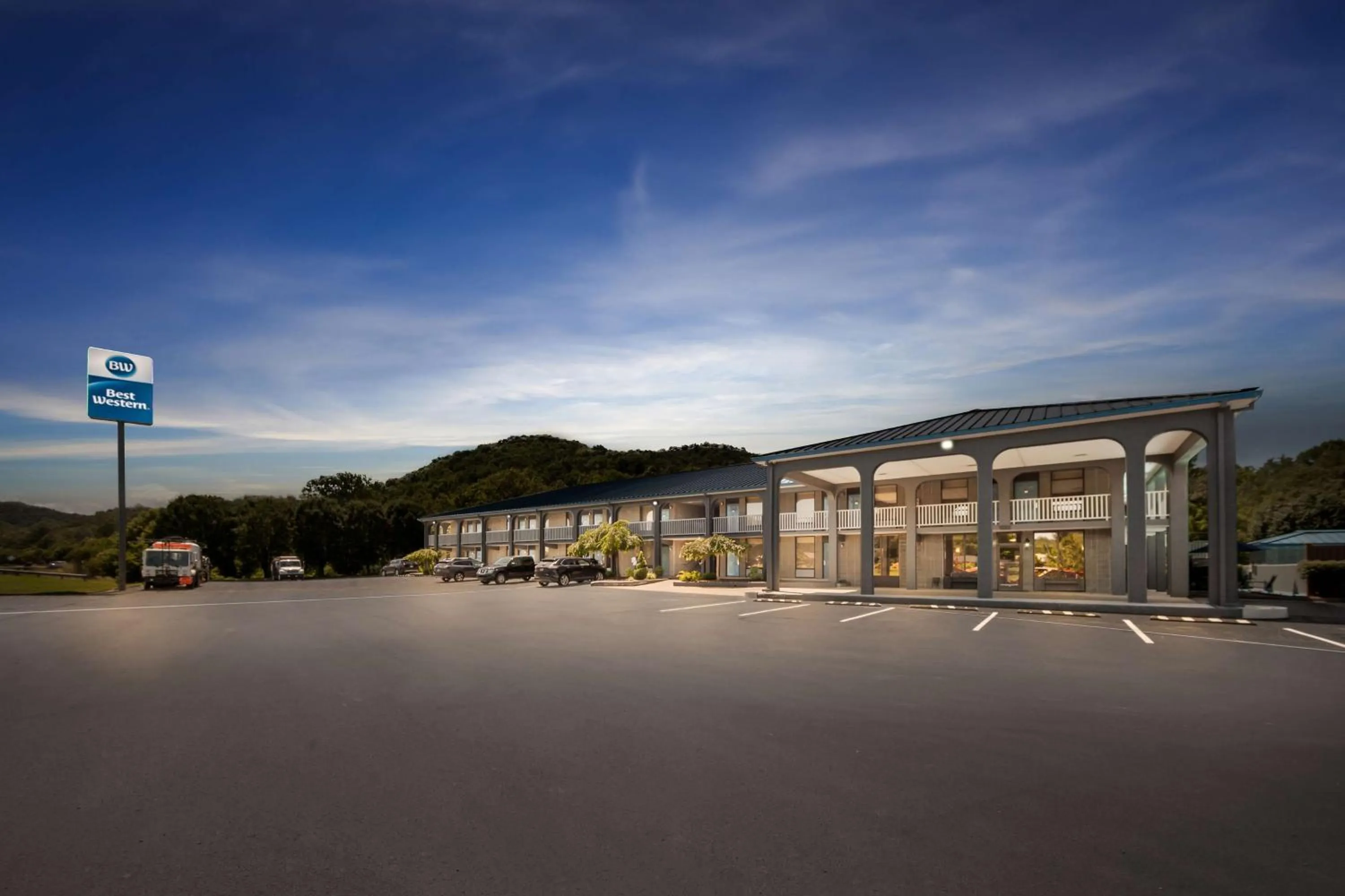 Property building in Best Western Wilderness Trail Inn