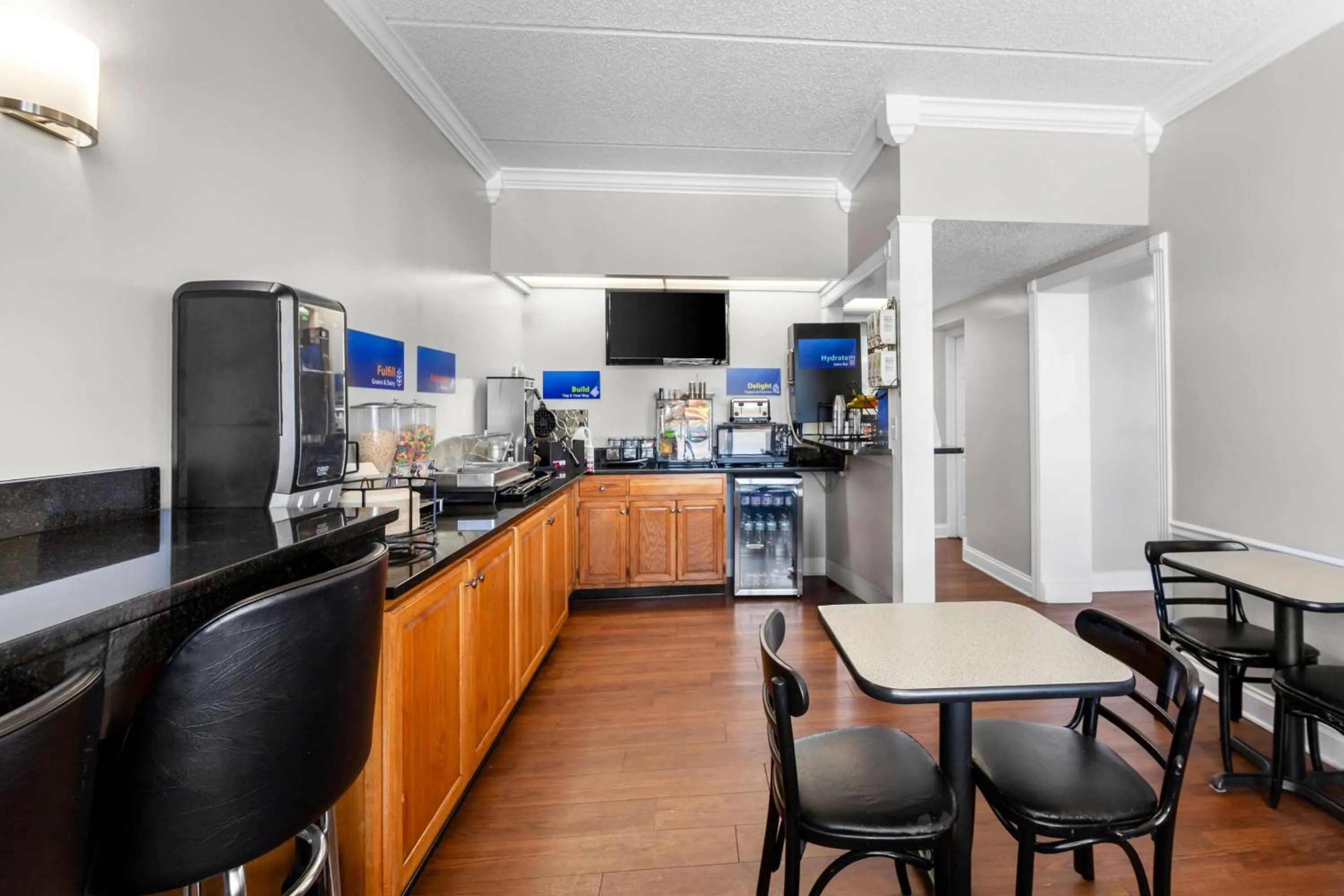 Breakfast in Best Western Wilderness Trail Inn