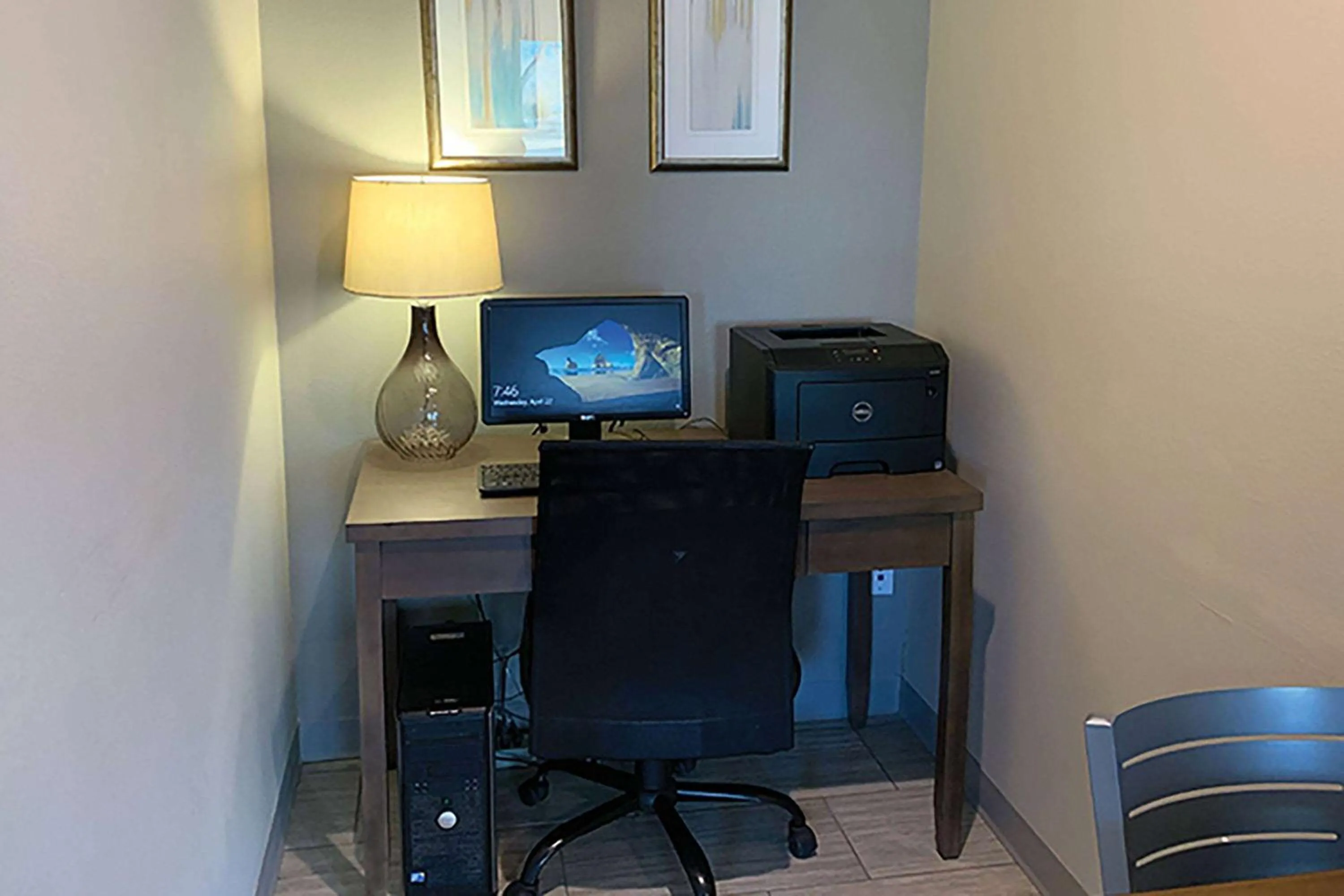 Business facilities, TV/Entertainment Center in Sandhill Inn & Suites