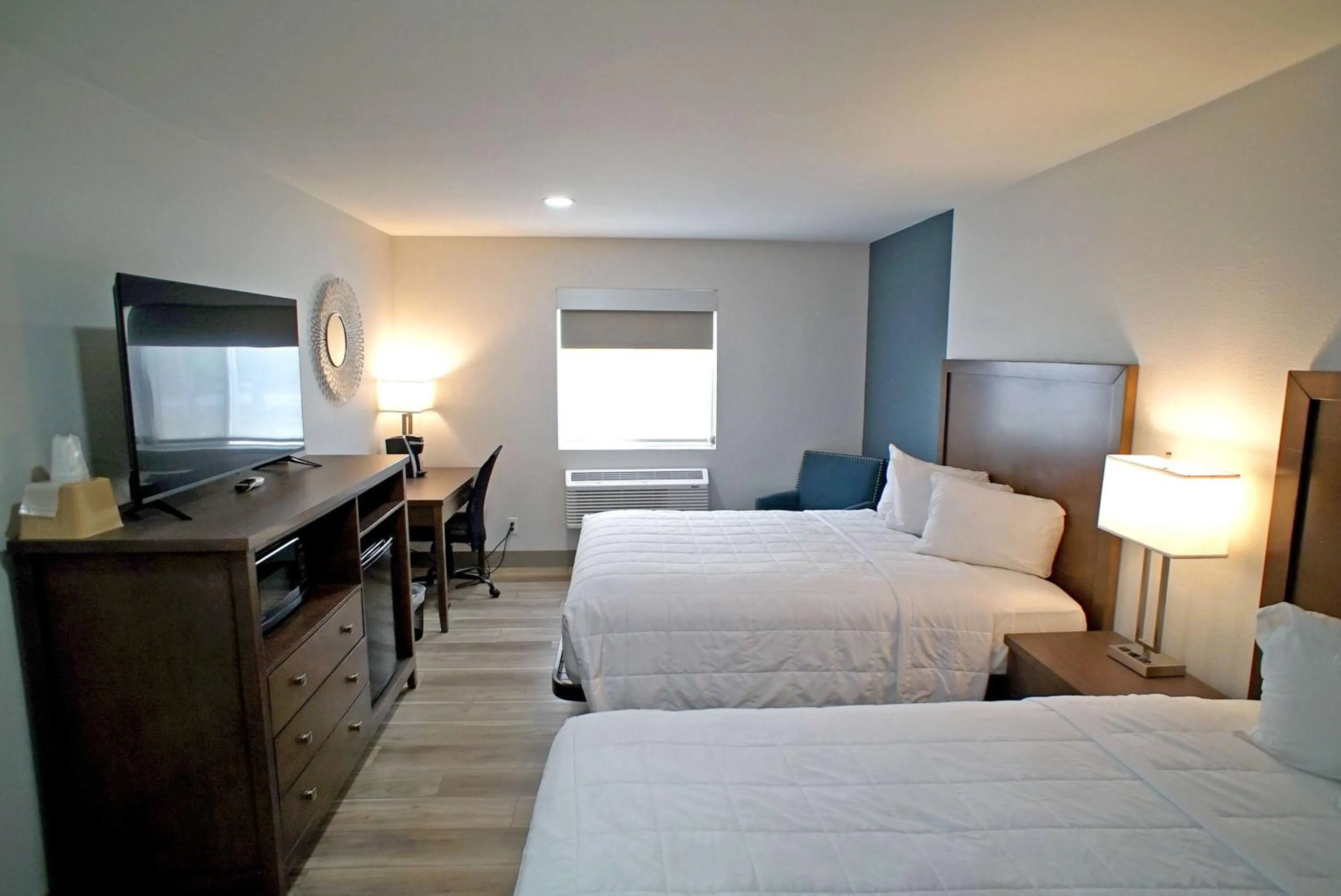 Photo of the whole room, Bed in Baymont by Wyndham Monte Vista