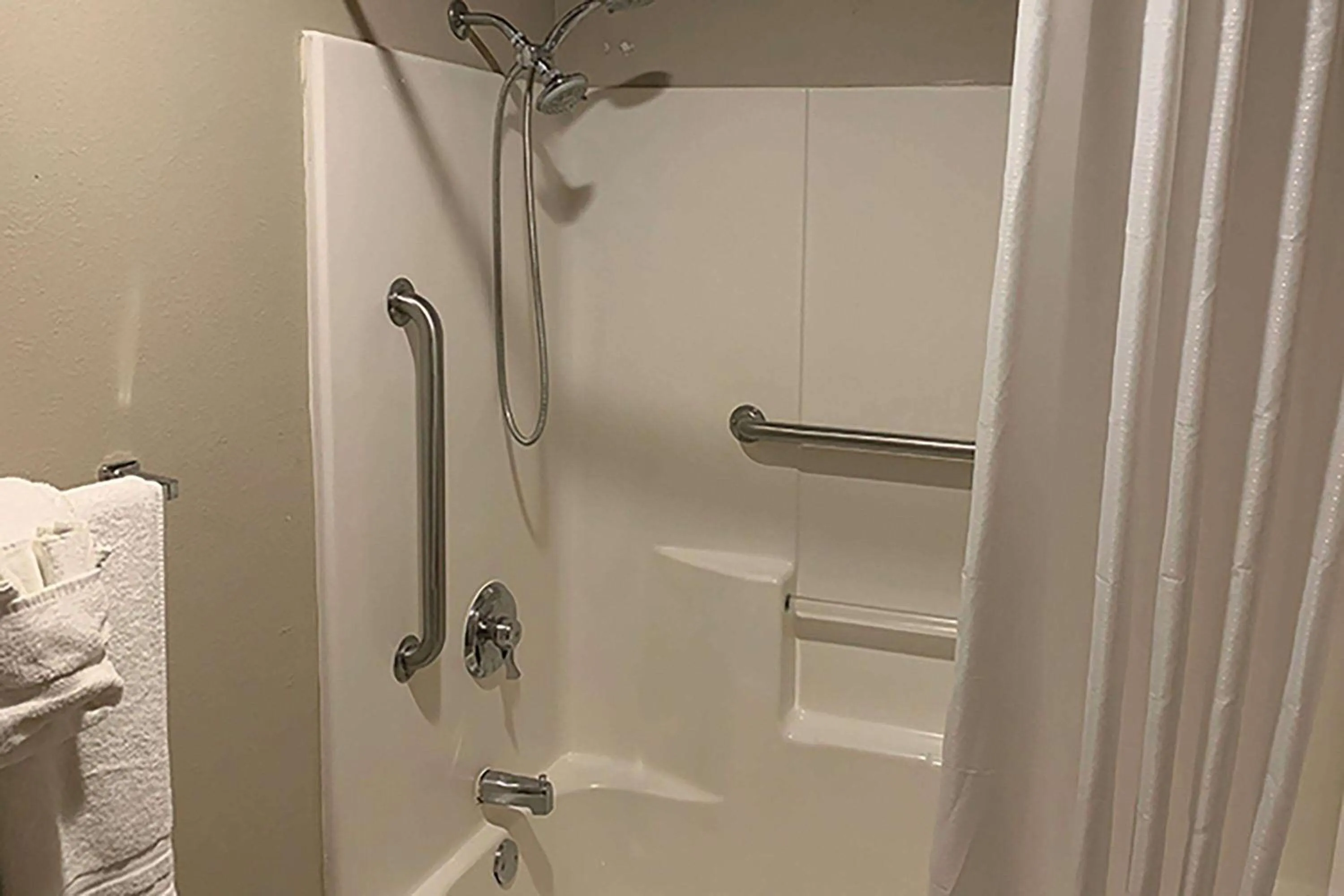 Bathroom in Sandhill Inn & Suites