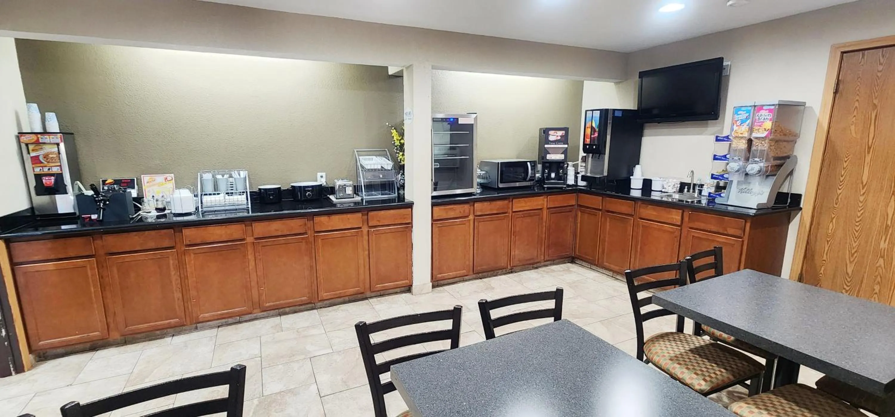 Breakfast in Super 8 by Wyndham Newton