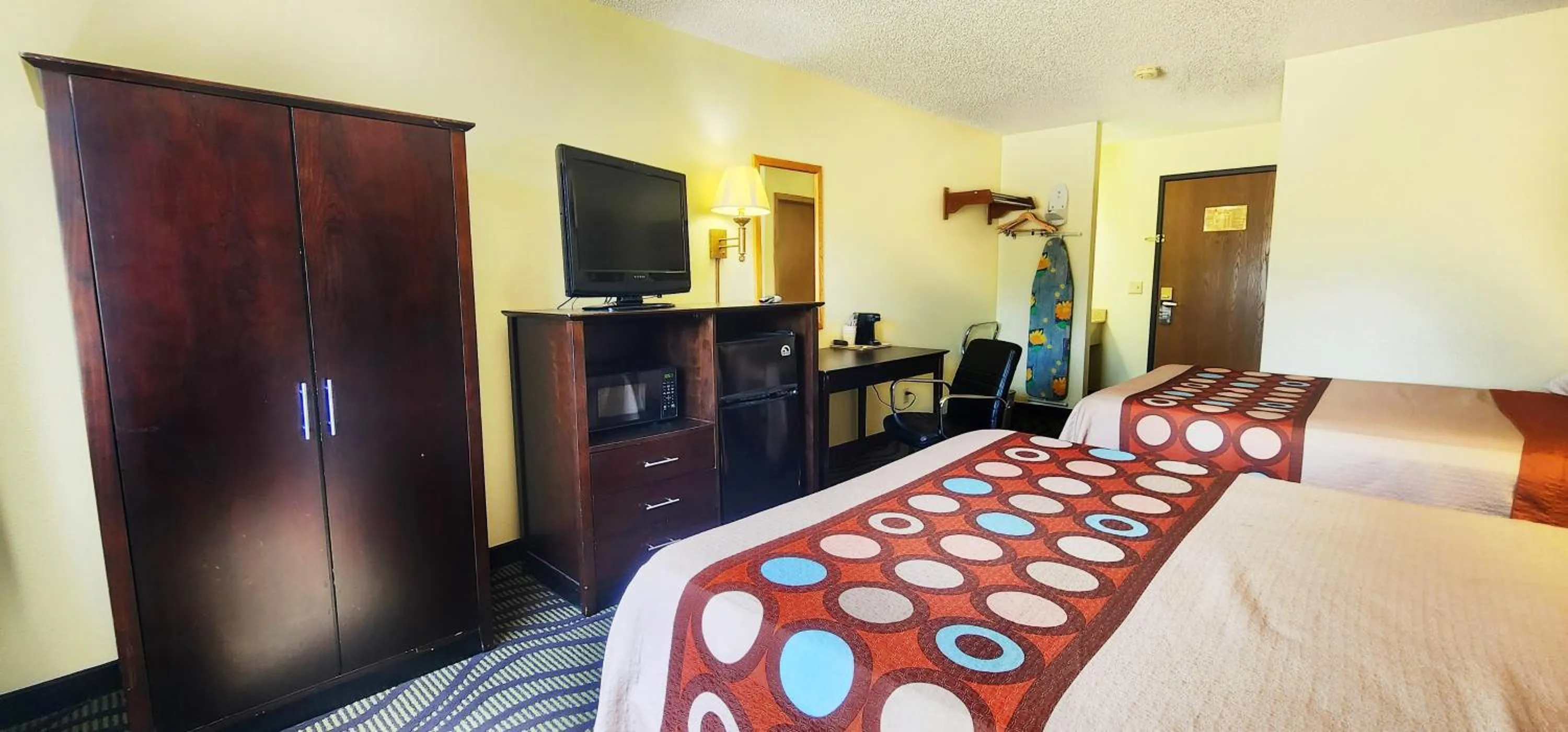 Bed in Super 8 by Wyndham Newton