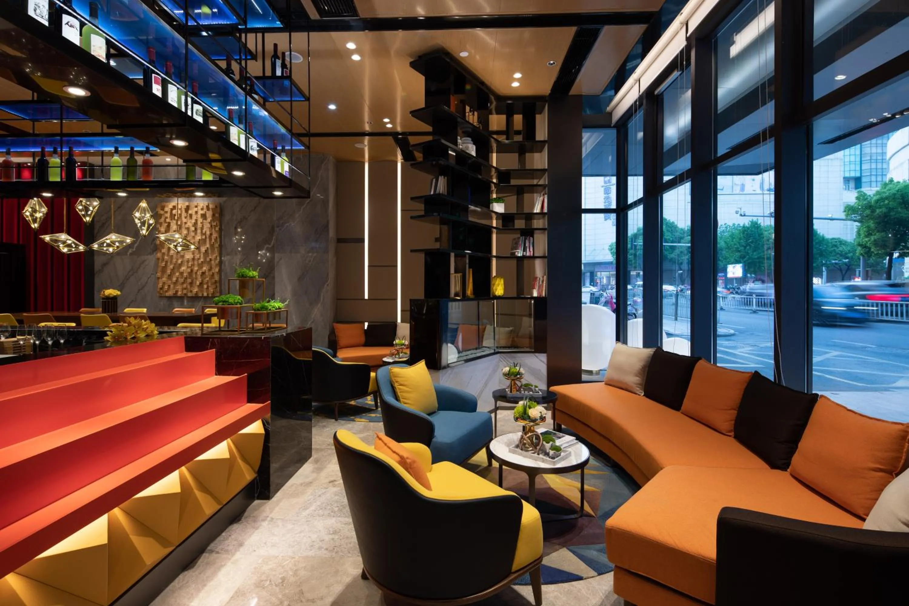 Lounge or bar in Hampton by Hilton Yixing Renmin Middle Road Branch