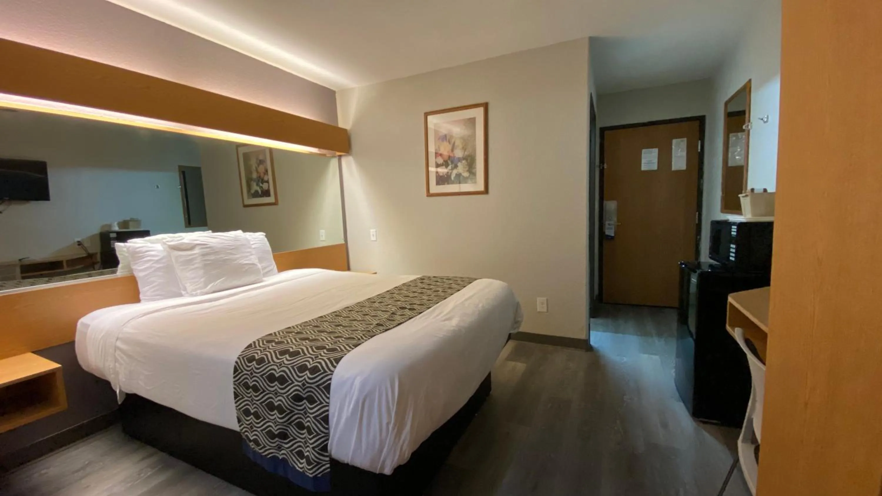 Bed in Microtel Inn & Suites by Wyndham Ardmore