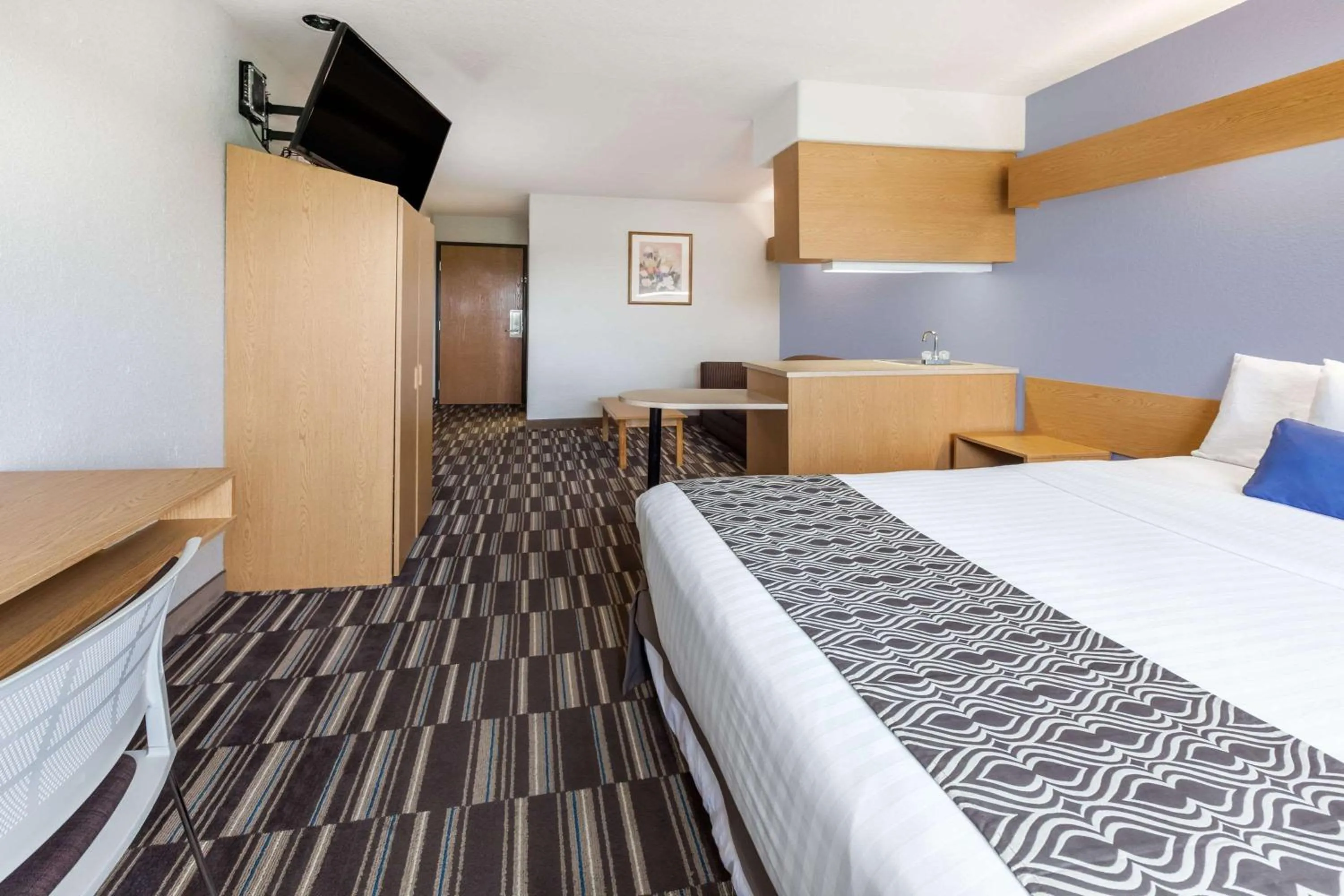 Photo of the whole room, Bed in Microtel Inn & Suites by Wyndham Ardmore