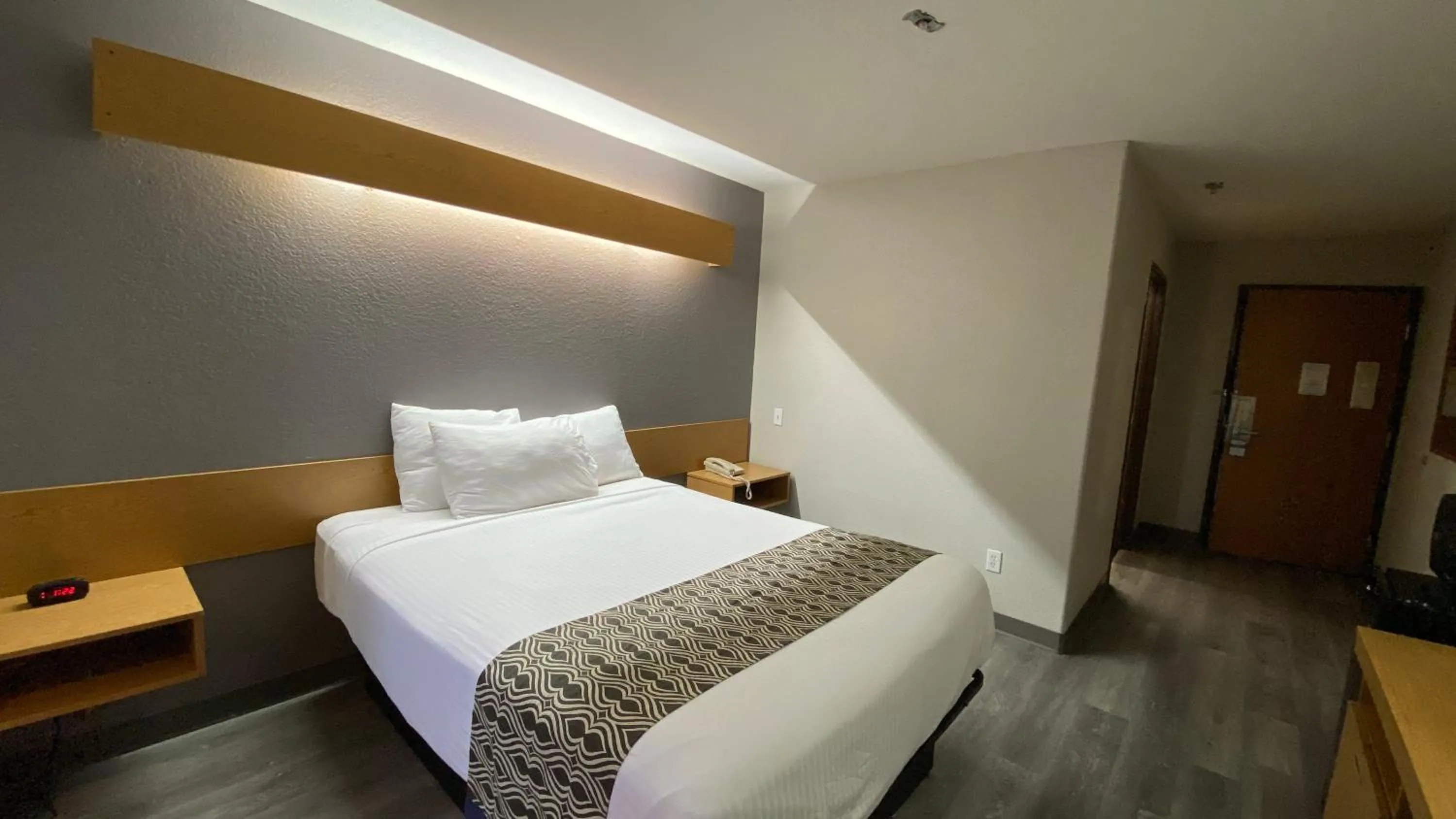 Bed in Microtel Inn & Suites by Wyndham Ardmore