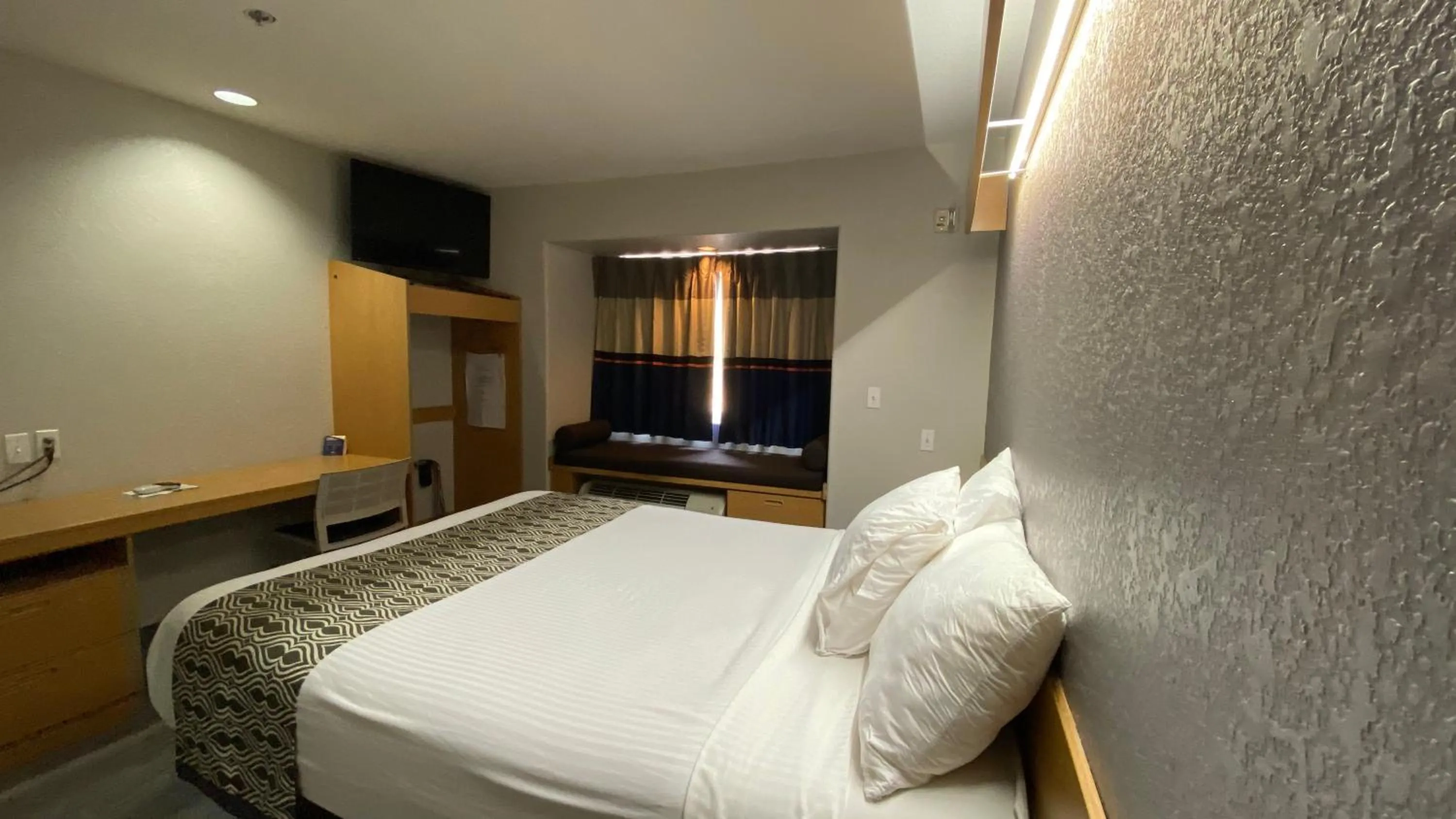 Bed in Microtel Inn & Suites by Wyndham Ardmore