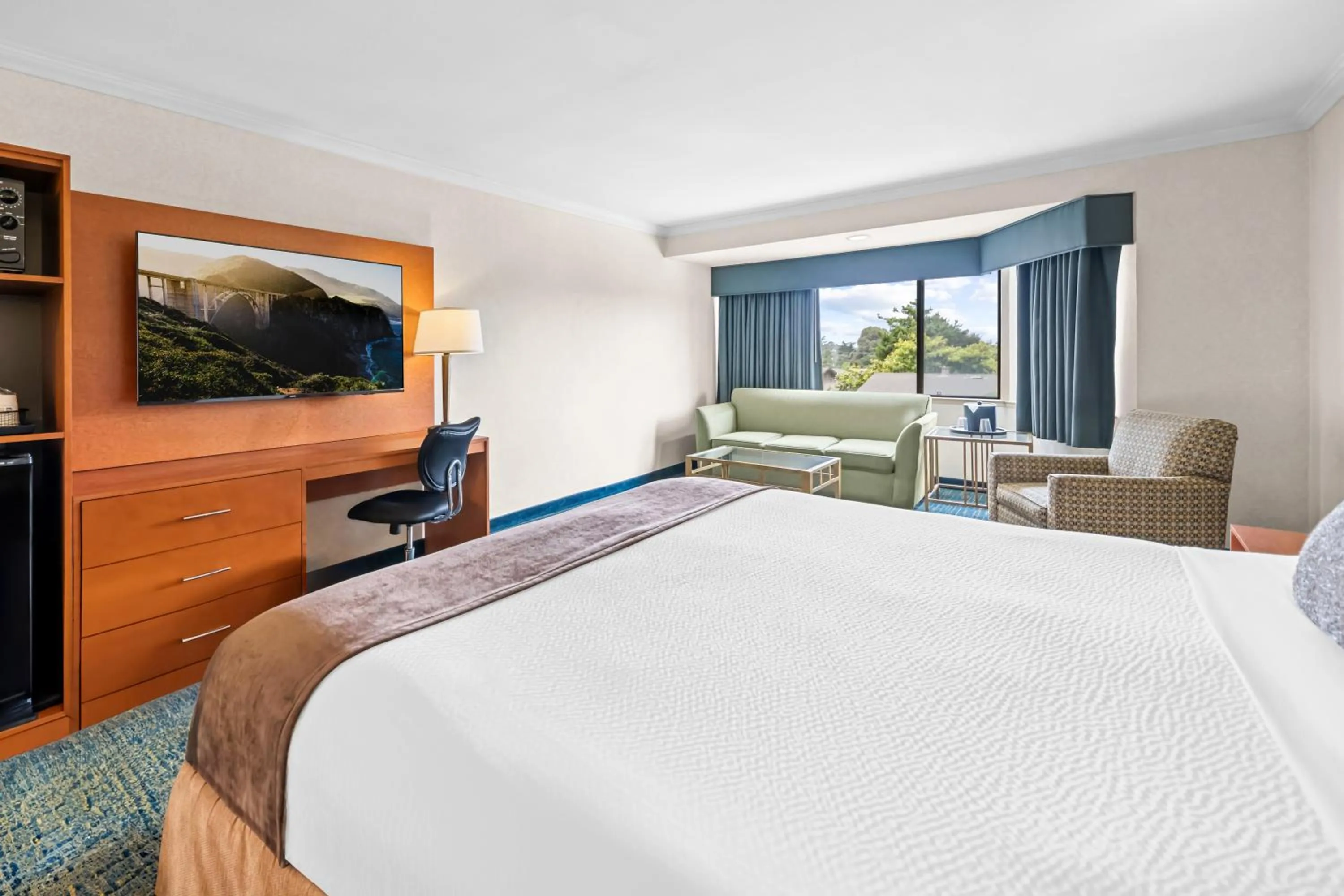 Bedroom, Bed in Best Western De Anza Inn