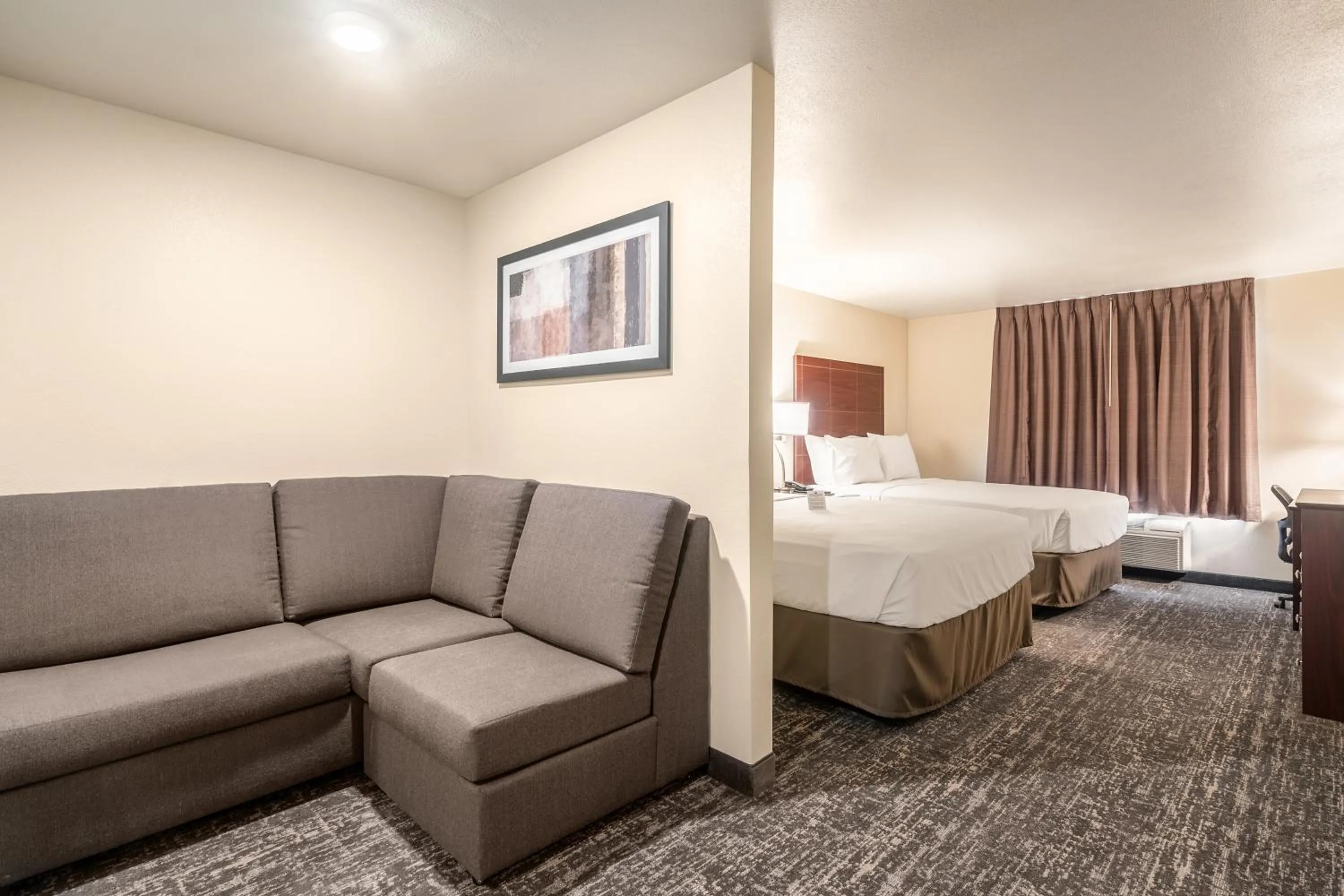 Bed in Cobblestone Inn & Suites - Kermit