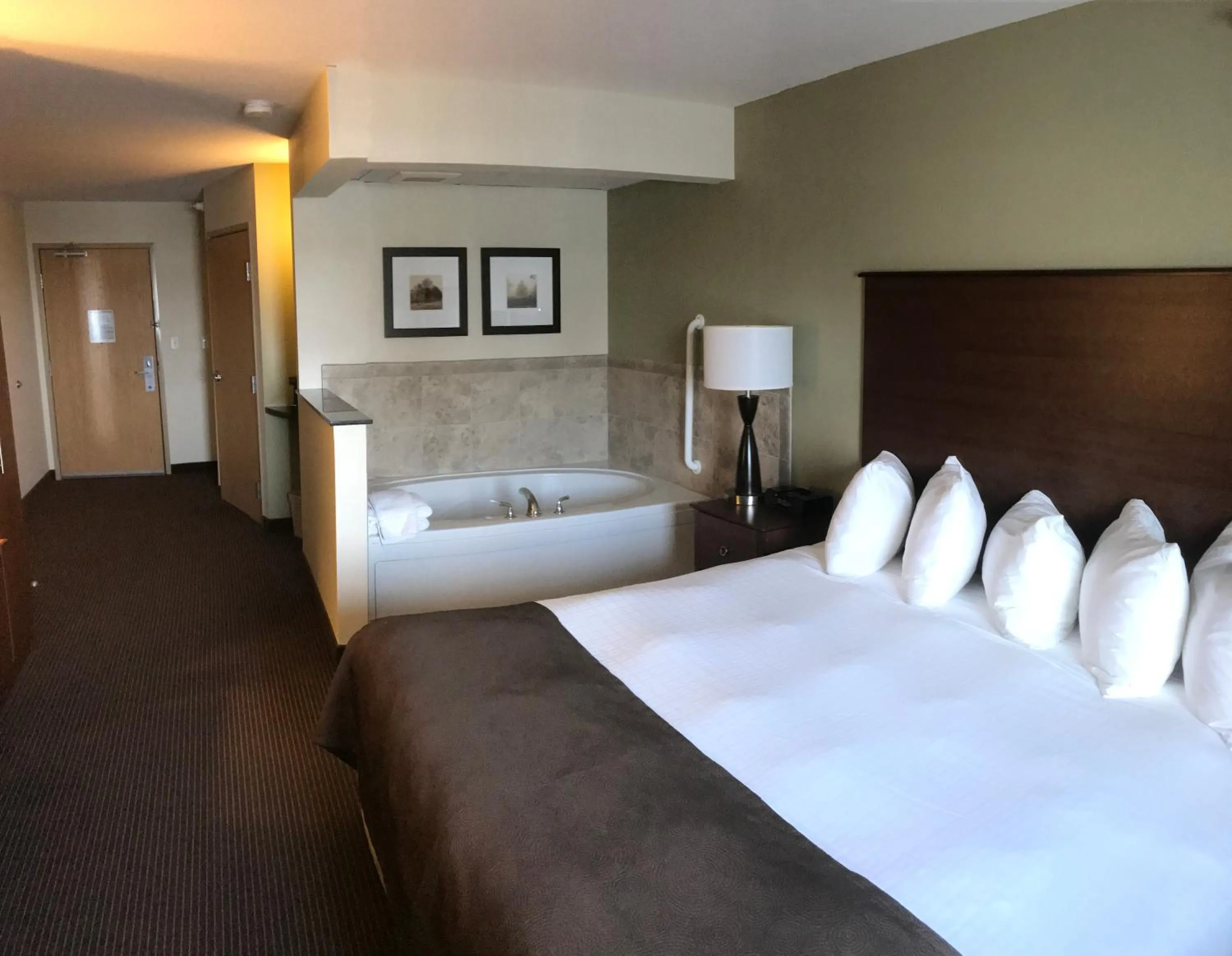 Photo of the whole room, Bed in AmericInn by Wyndham Osage