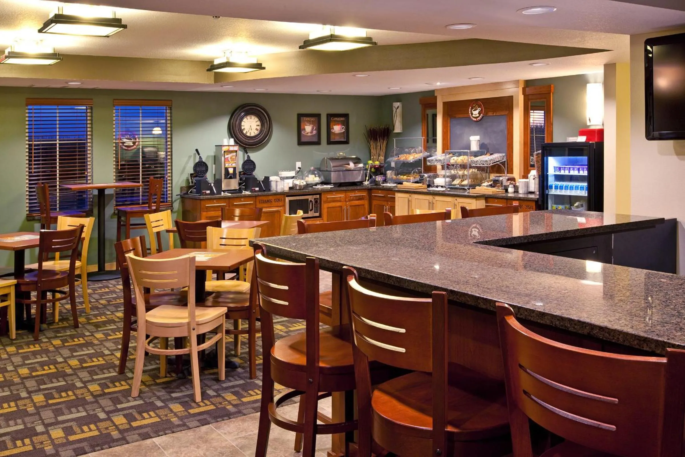 Food and drinks in AmericInn by Wyndham Osage