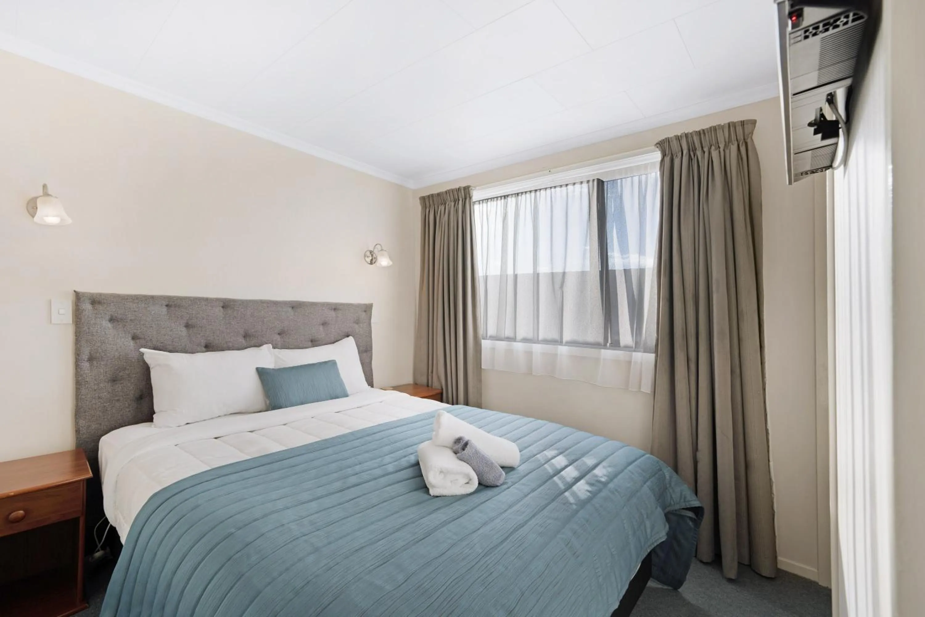 View (from property/room), Bed in ASURE Oakleigh Motel