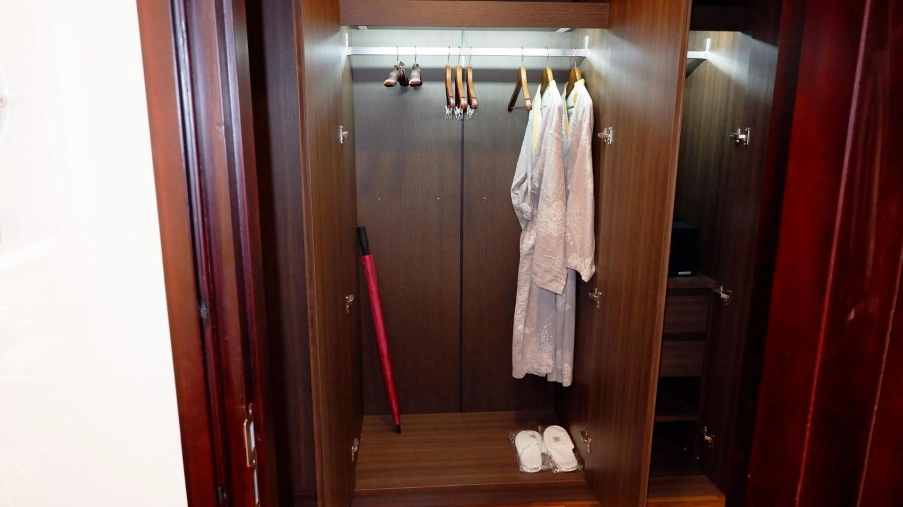 wardrobe in Tmark Resort Vangvieng