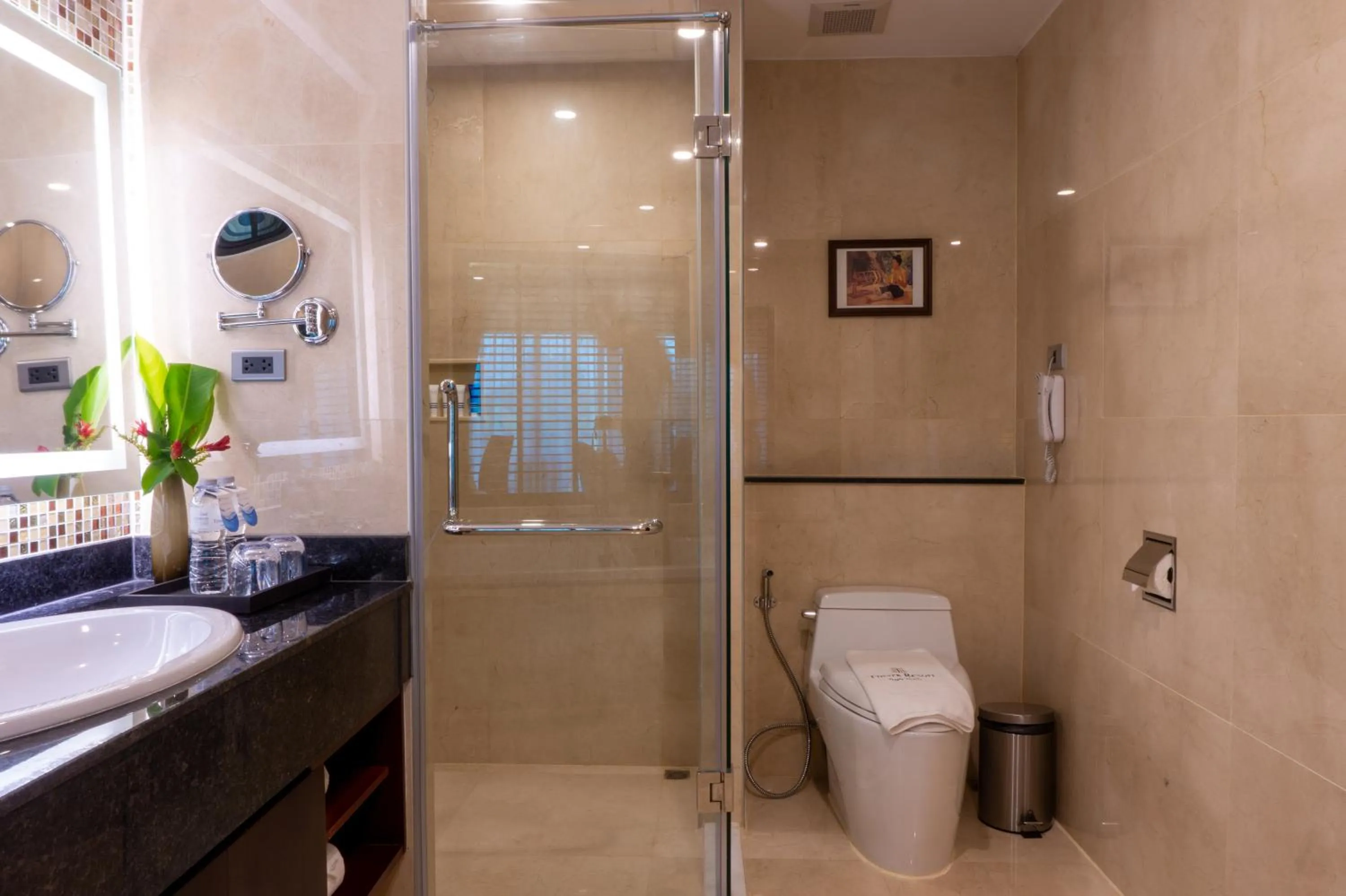 Toilet in Tmark Resort Vangvieng