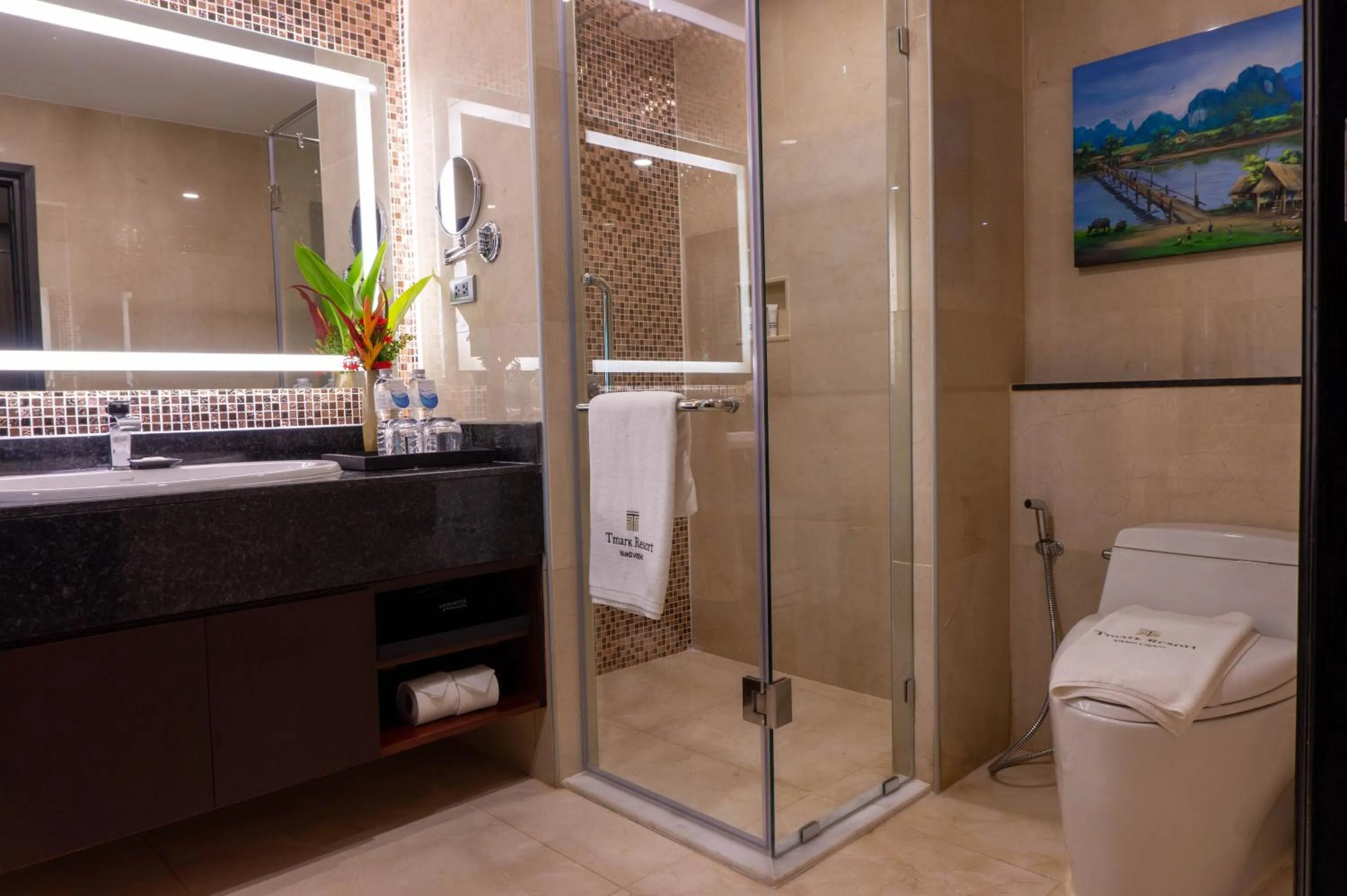 Shower in Tmark Resort Vangvieng