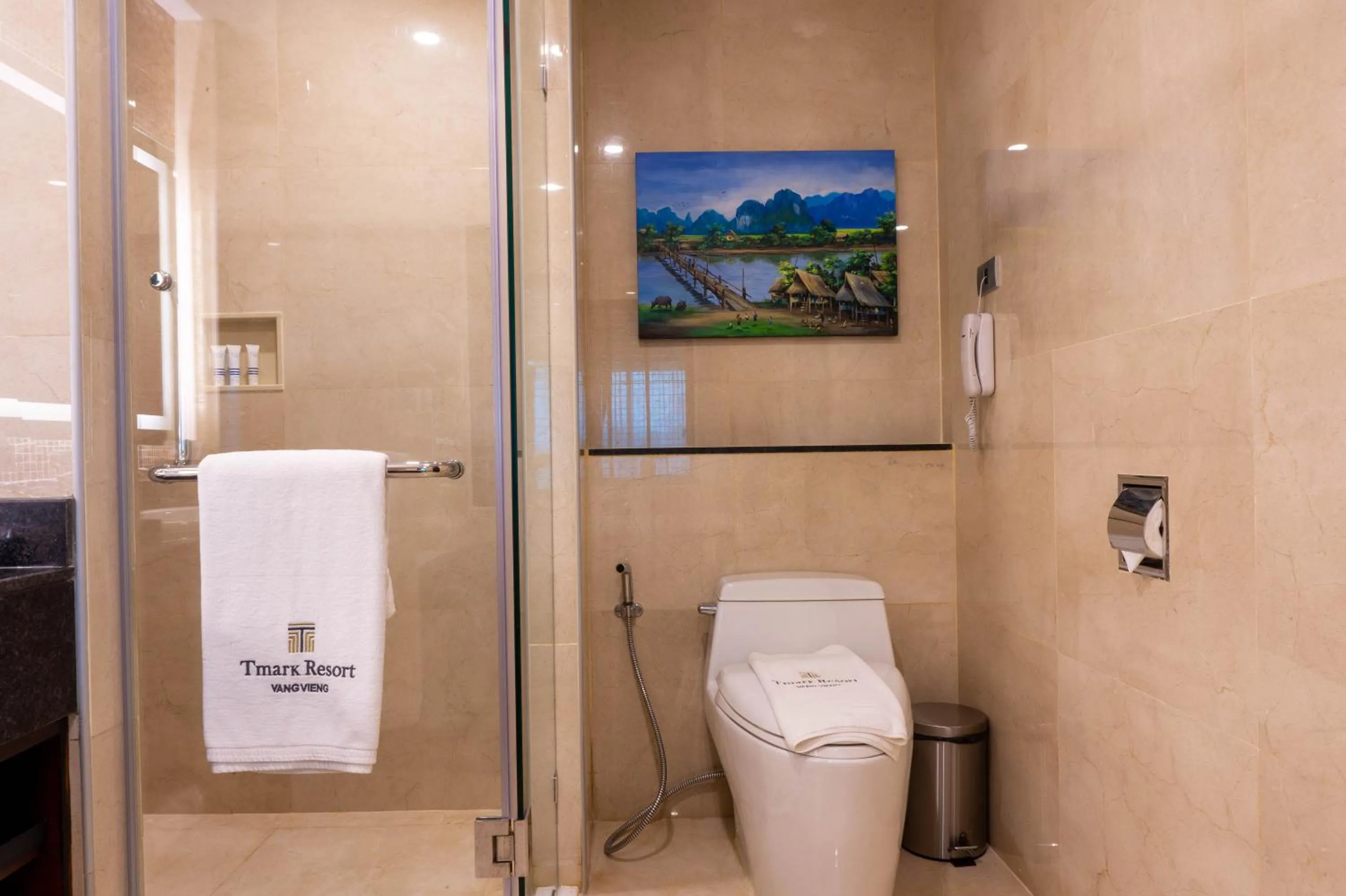 Shower in Tmark Resort Vangvieng