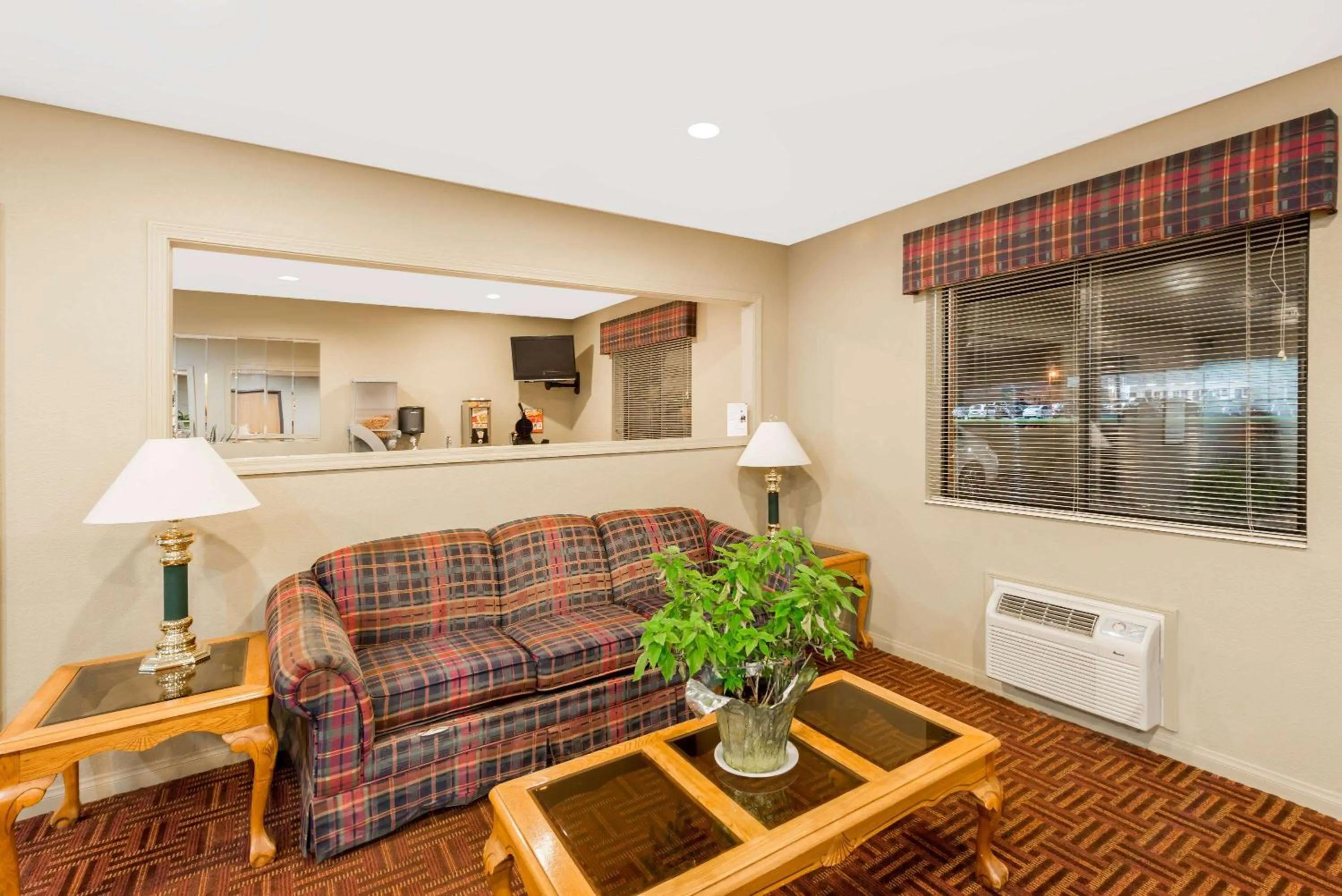 Lobby or reception in Super 8 by Wyndham Chanute