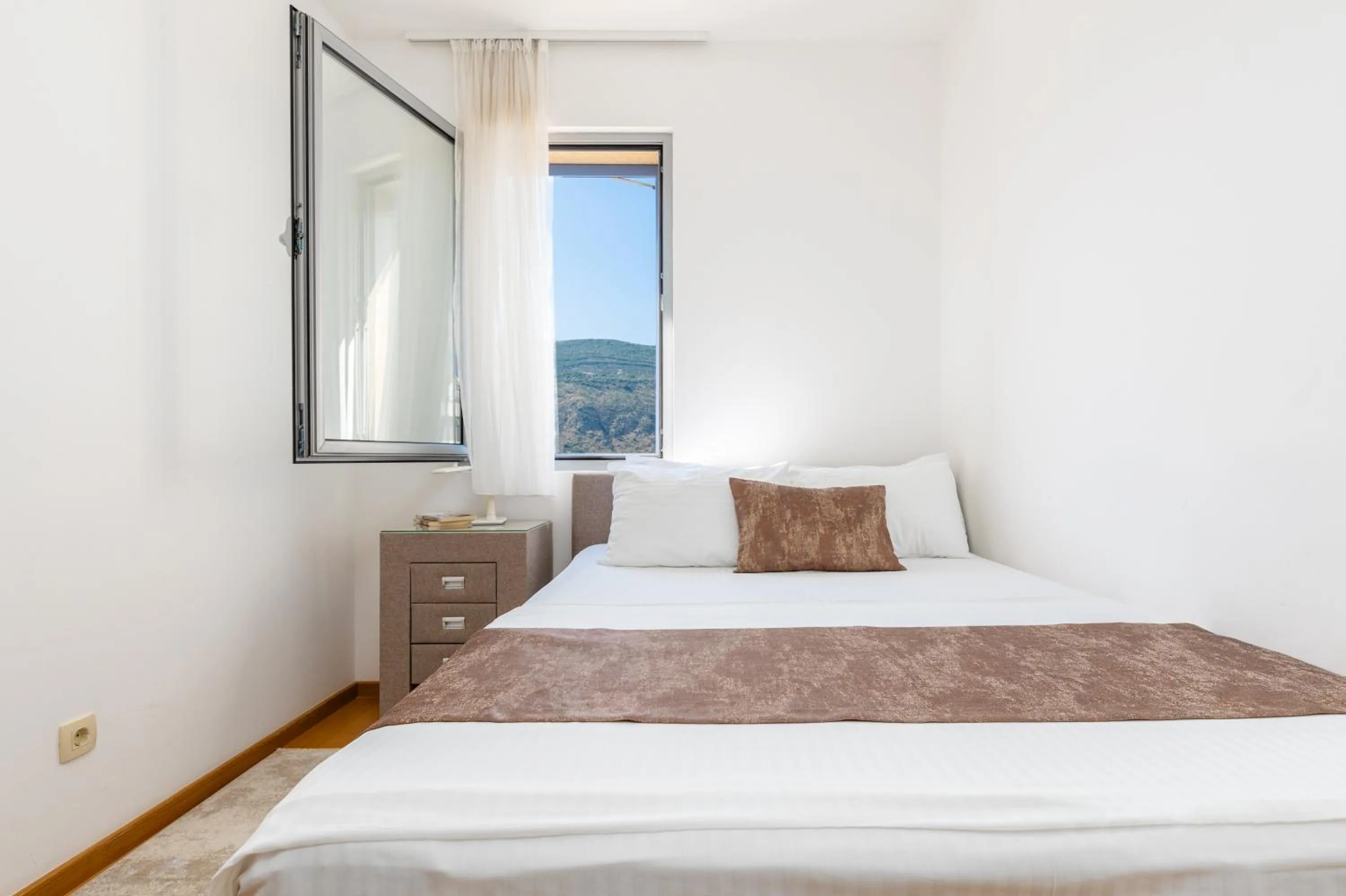 Bed in Apart hotel M S KATUNJANIN