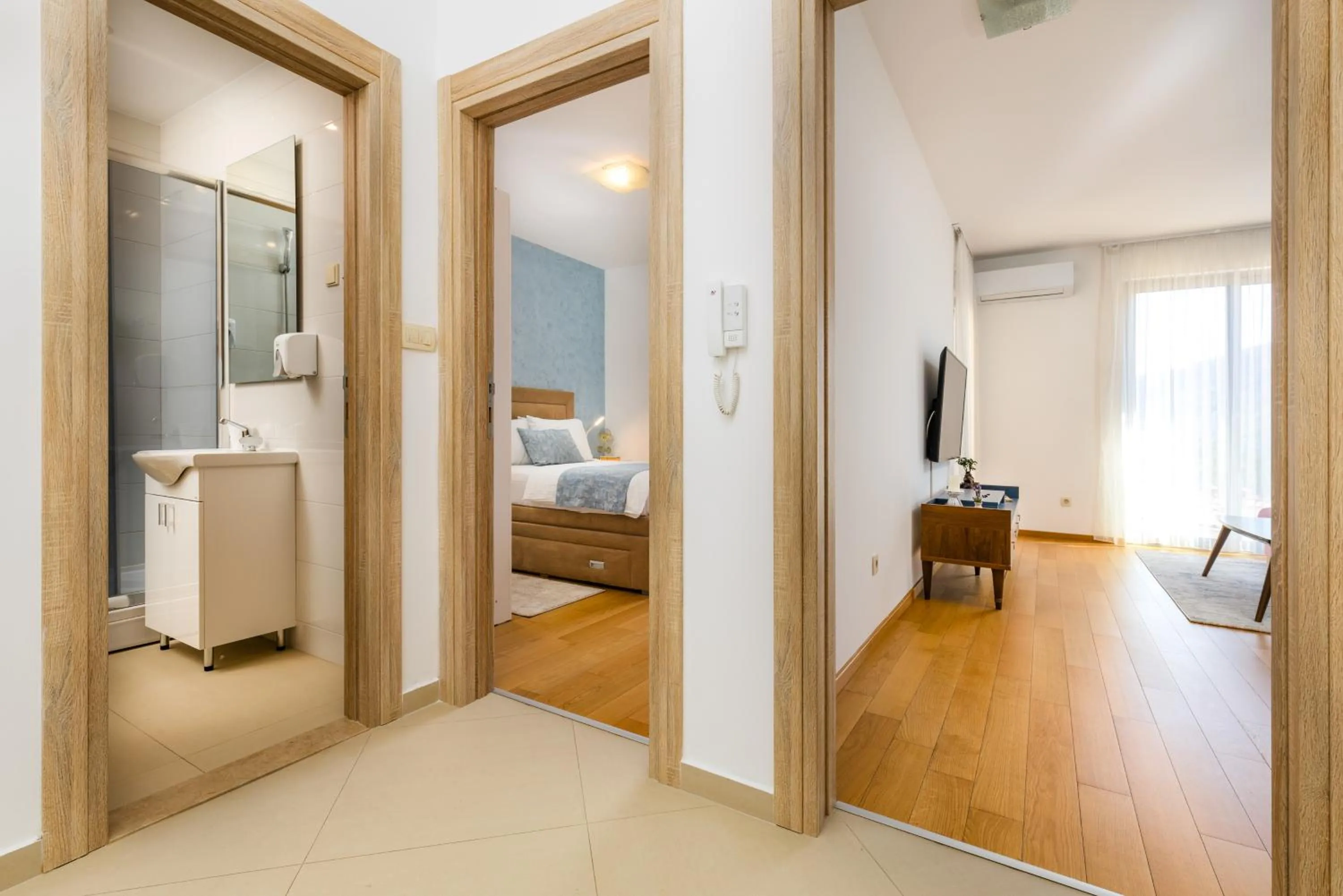 Photo of the whole room, Bed in Apart hotel M S KATUNJANIN