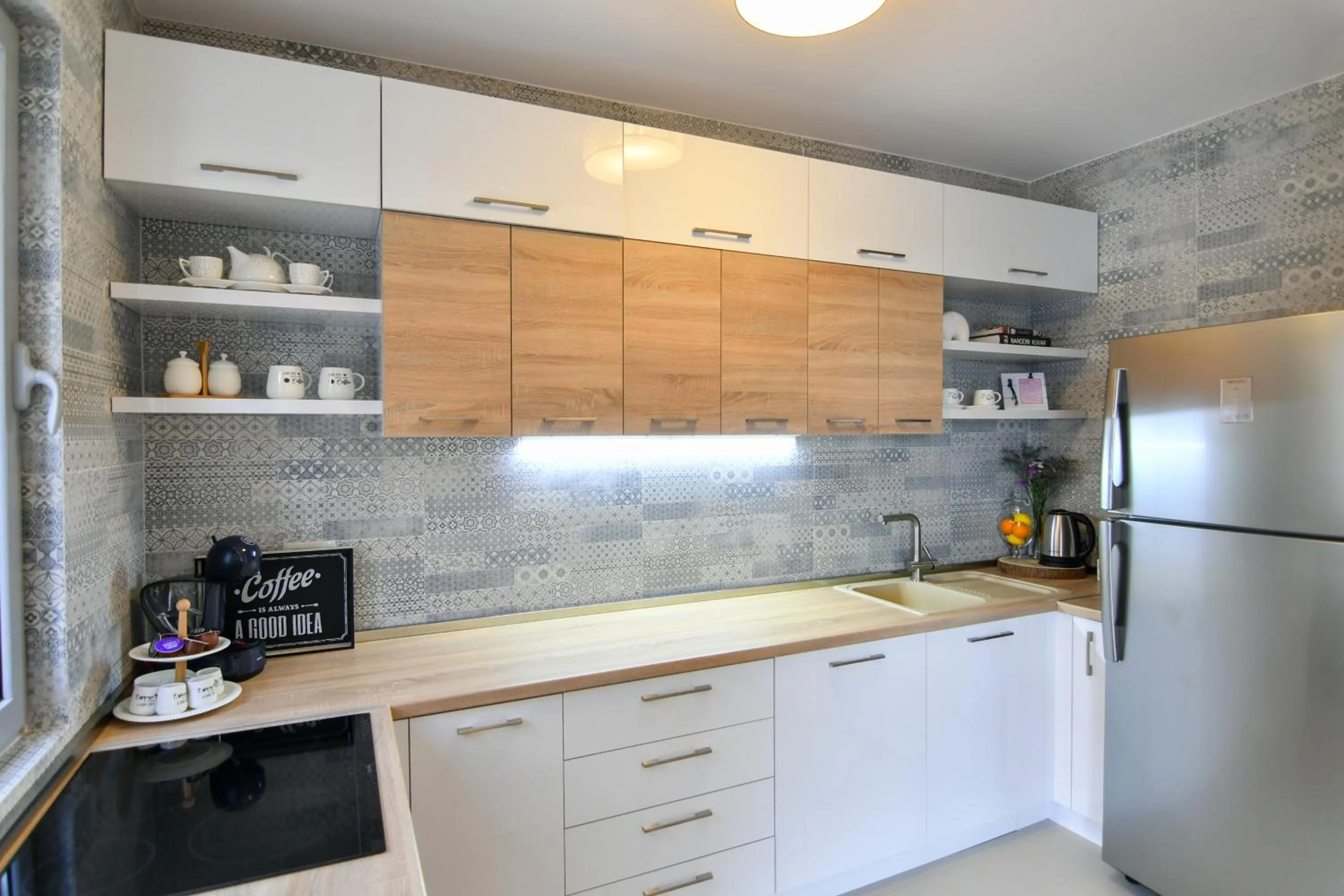 Coffee/tea facilities in Apart hotel M S KATUNJANIN