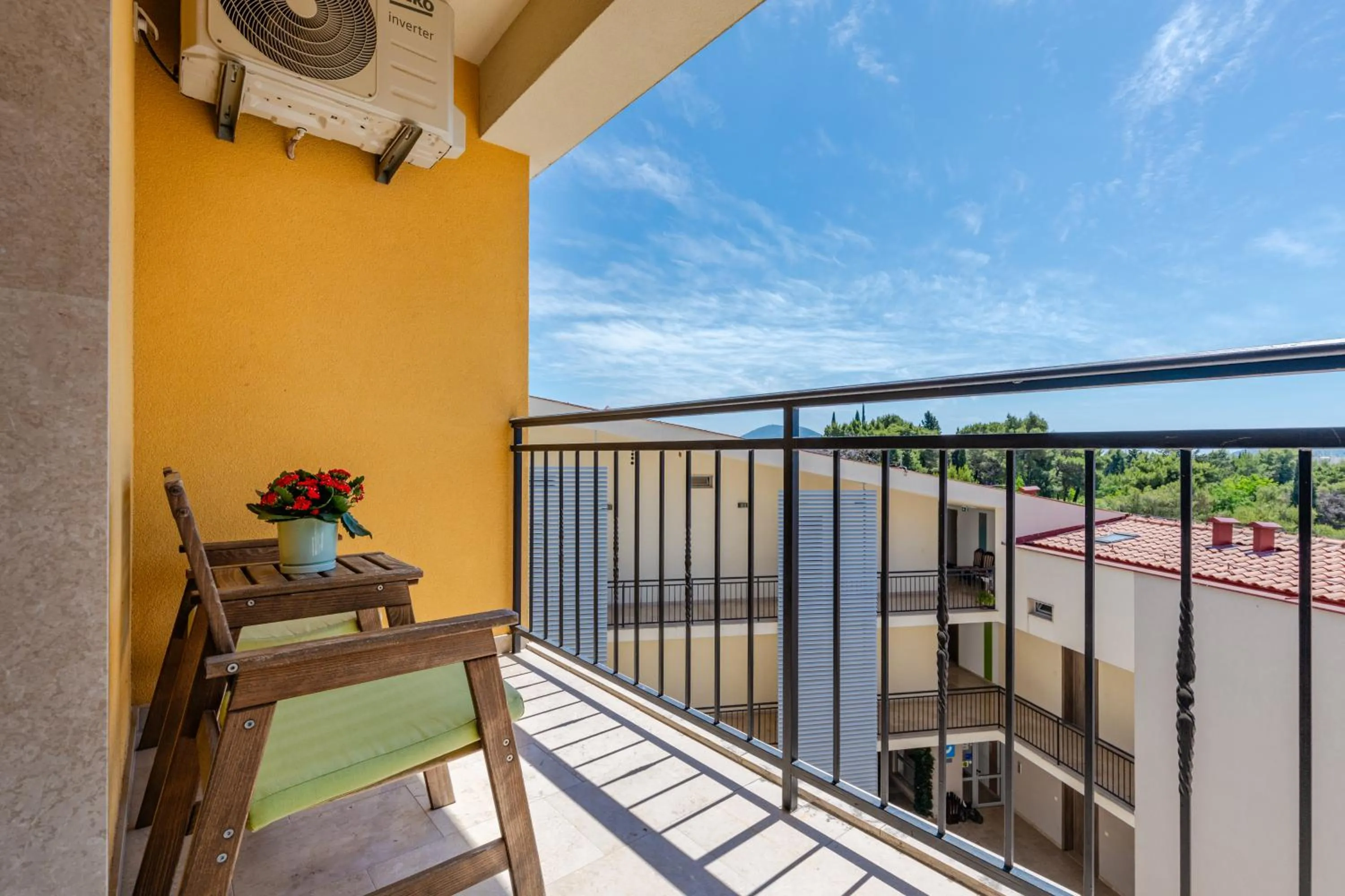 Balcony/Terrace in Apart hotel M S KATUNJANIN