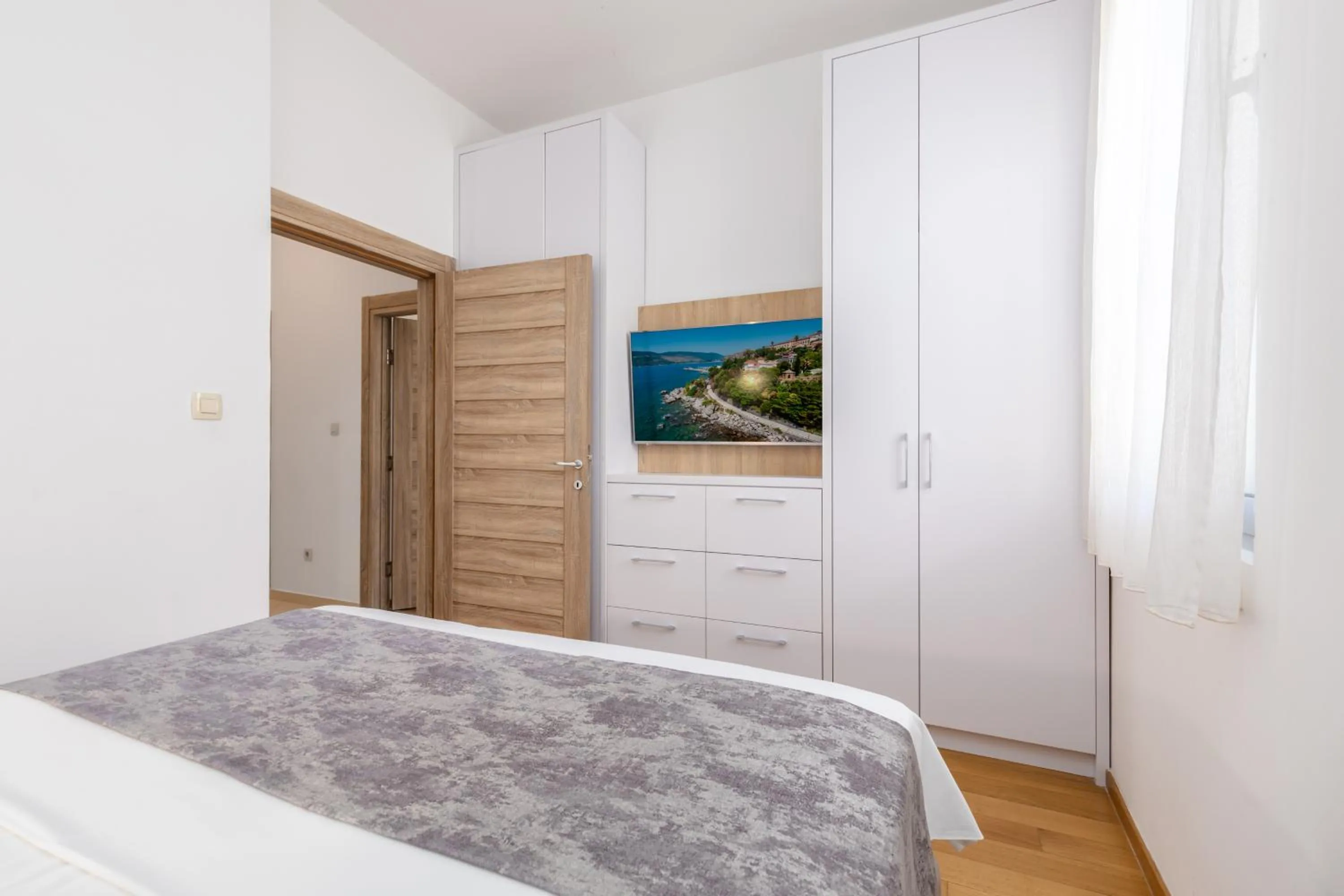 TV and multimedia, Bed in Apart hotel M S KATUNJANIN