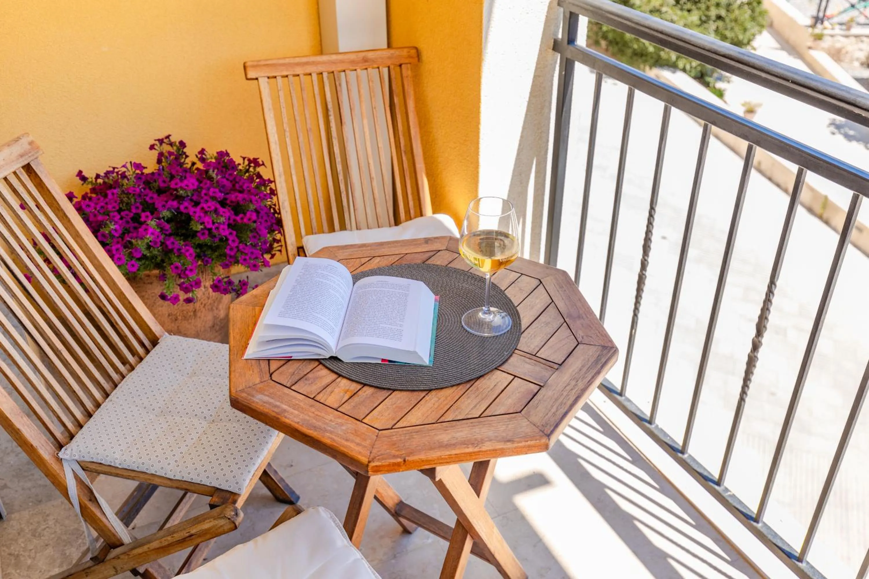 Balcony/Terrace in Apart hotel M S KATUNJANIN