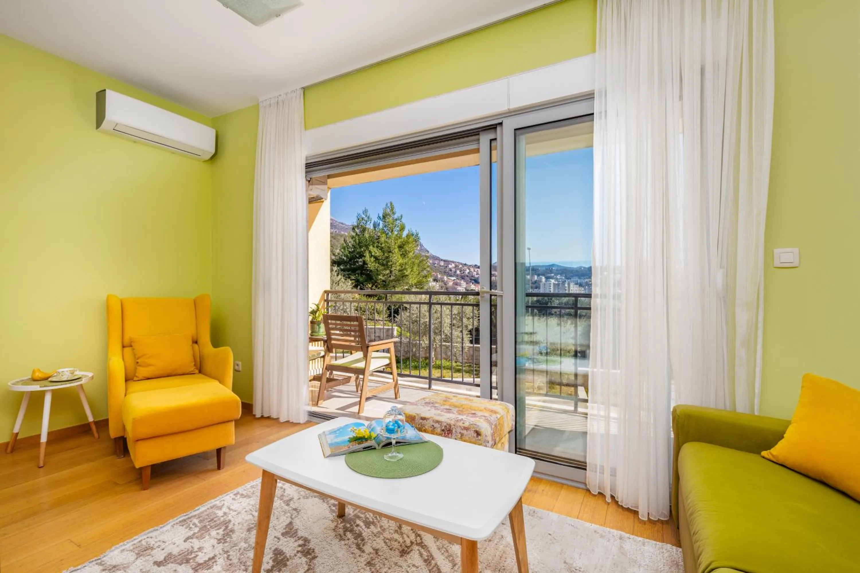 Day in Apart hotel M S KATUNJANIN