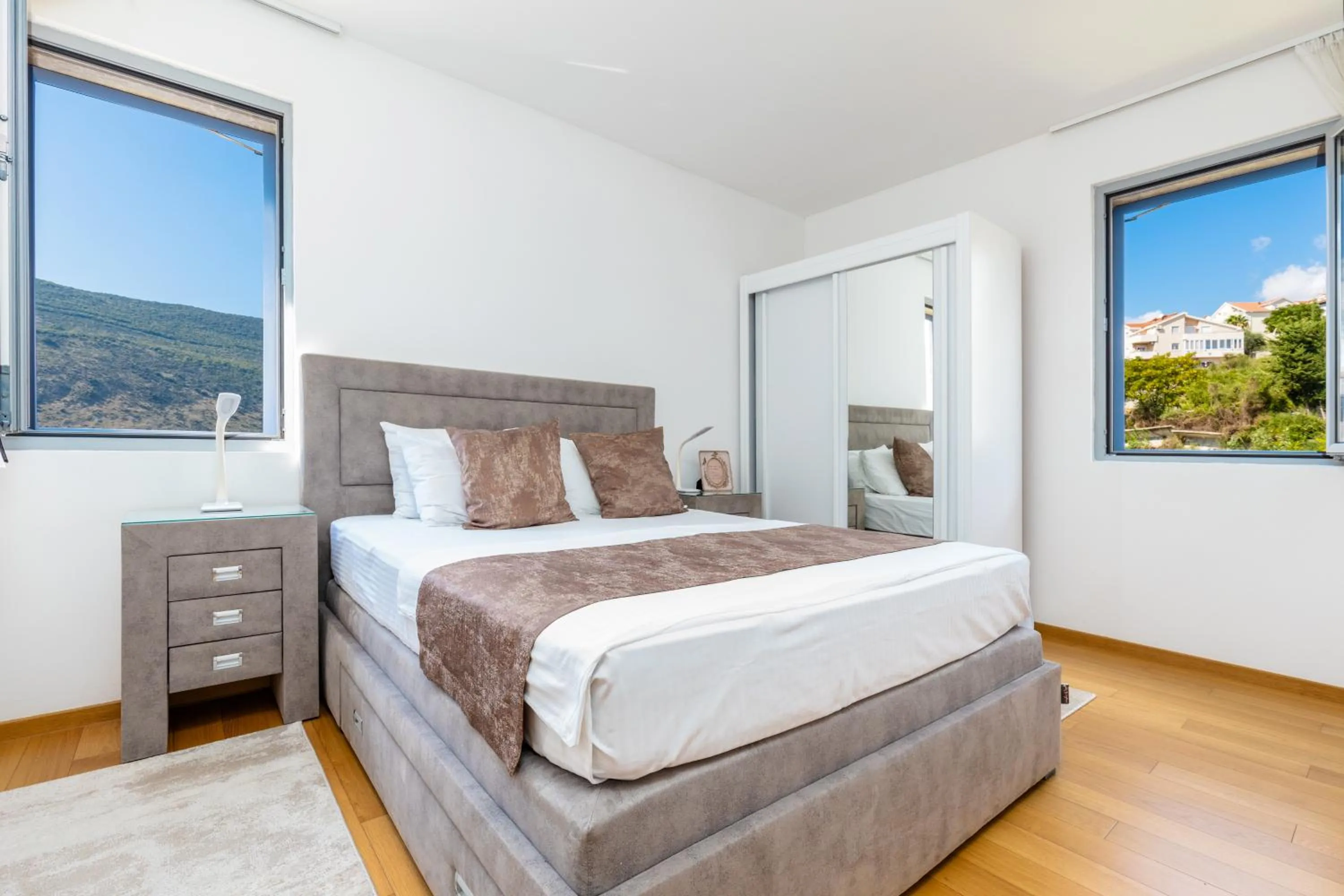 Bed in Apart hotel M S KATUNJANIN