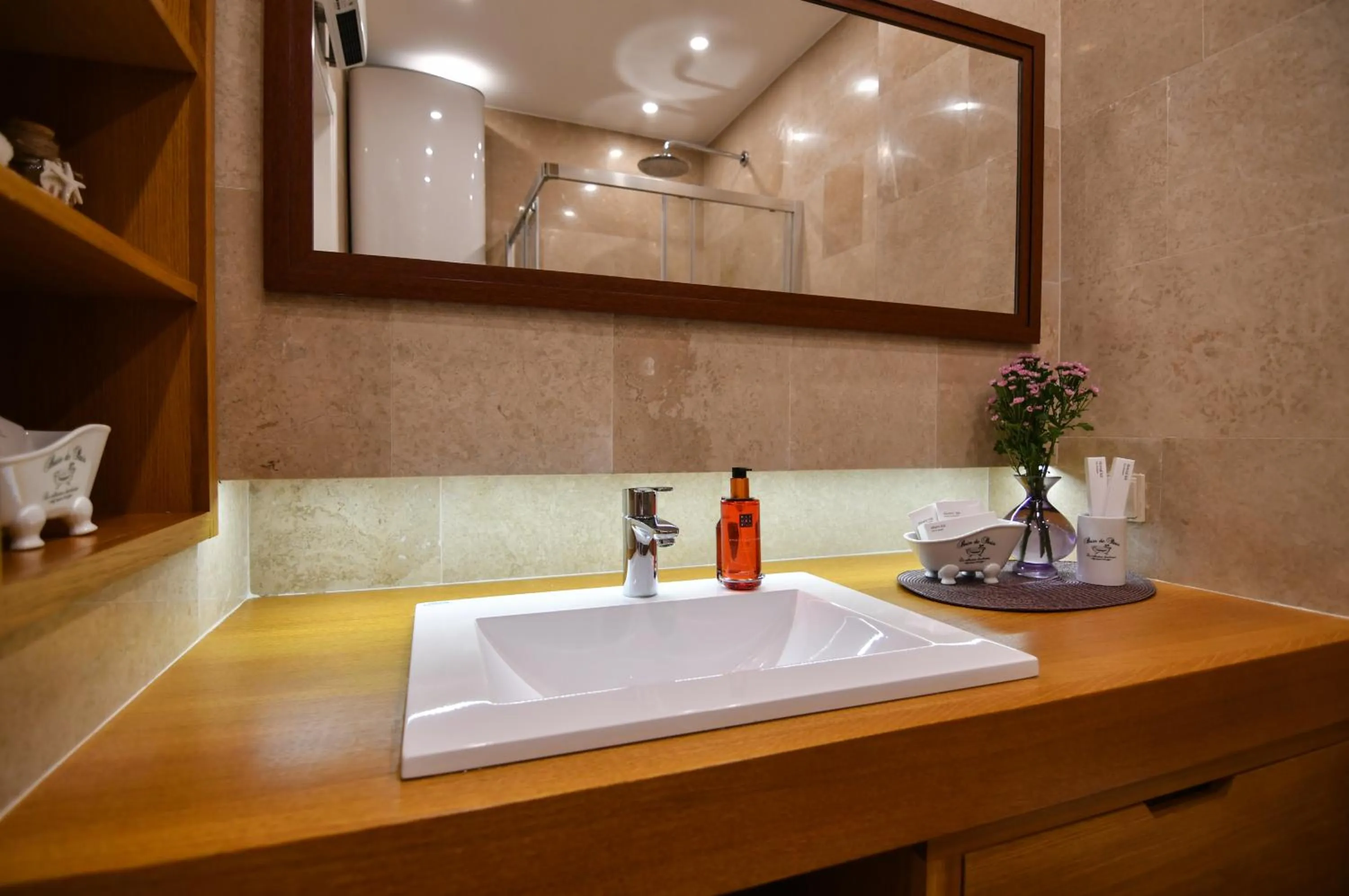 Toilet in Apart hotel M S KATUNJANIN