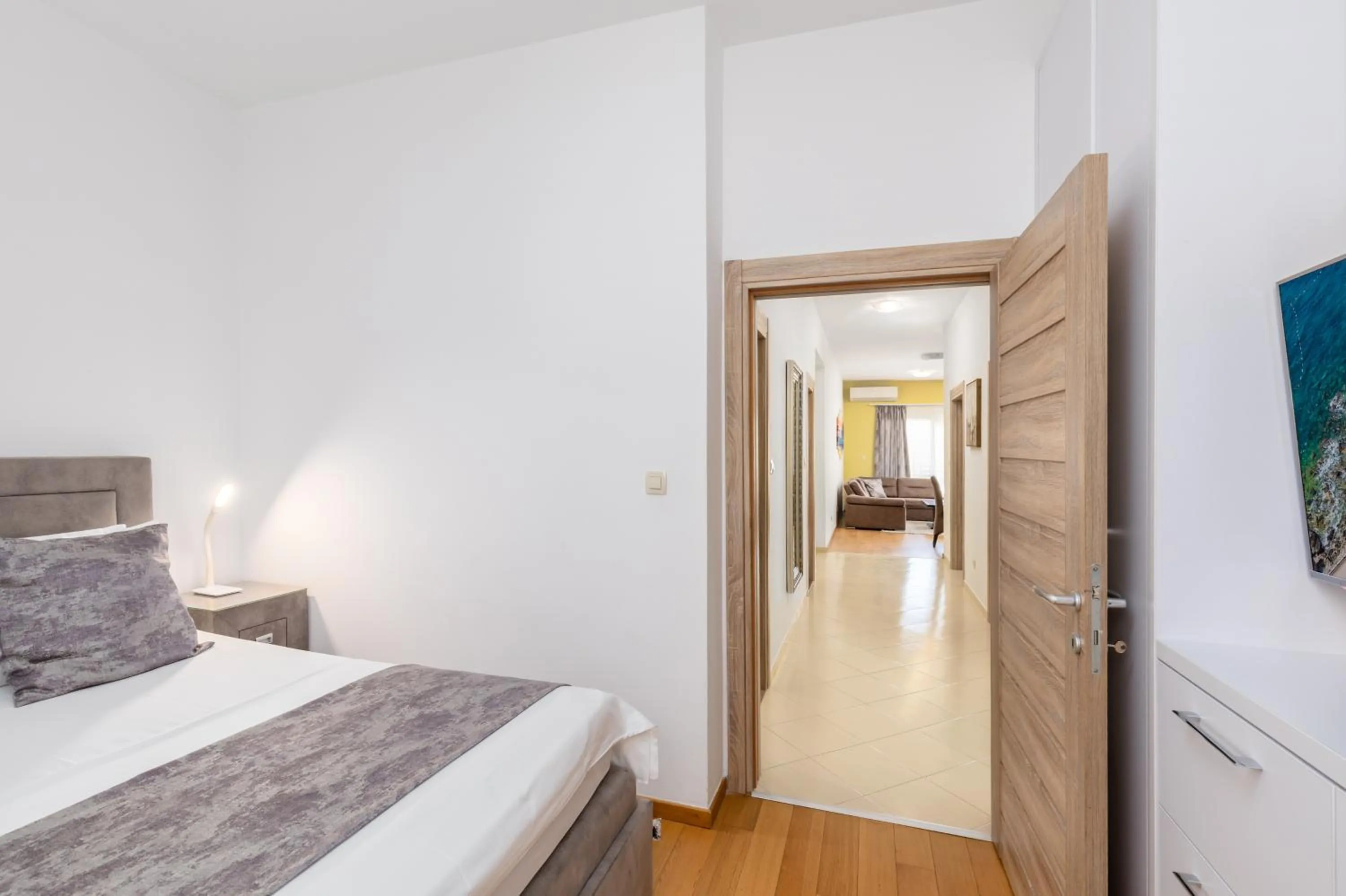 Bedroom, Bed in Apart hotel M S KATUNJANIN