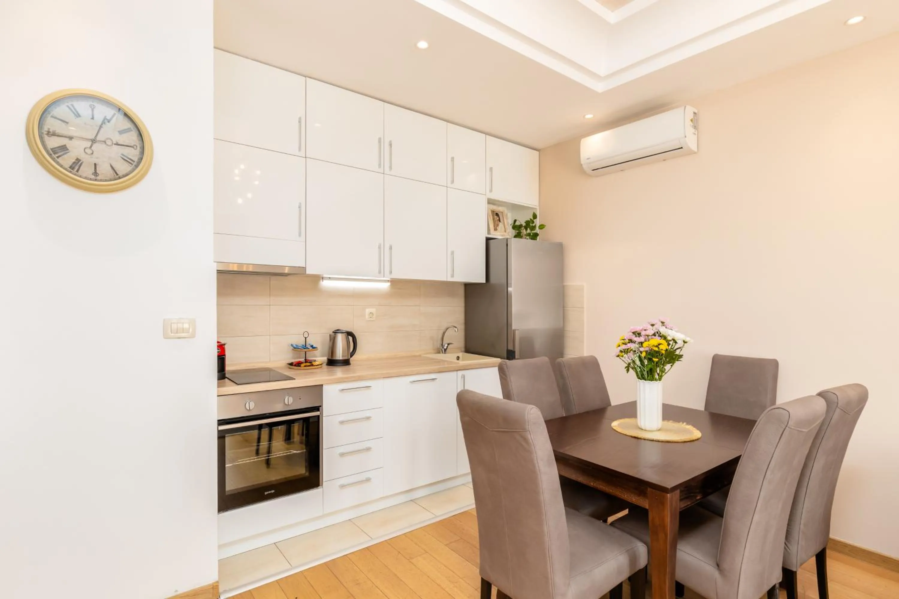 Coffee/tea facilities in Apart hotel M S KATUNJANIN