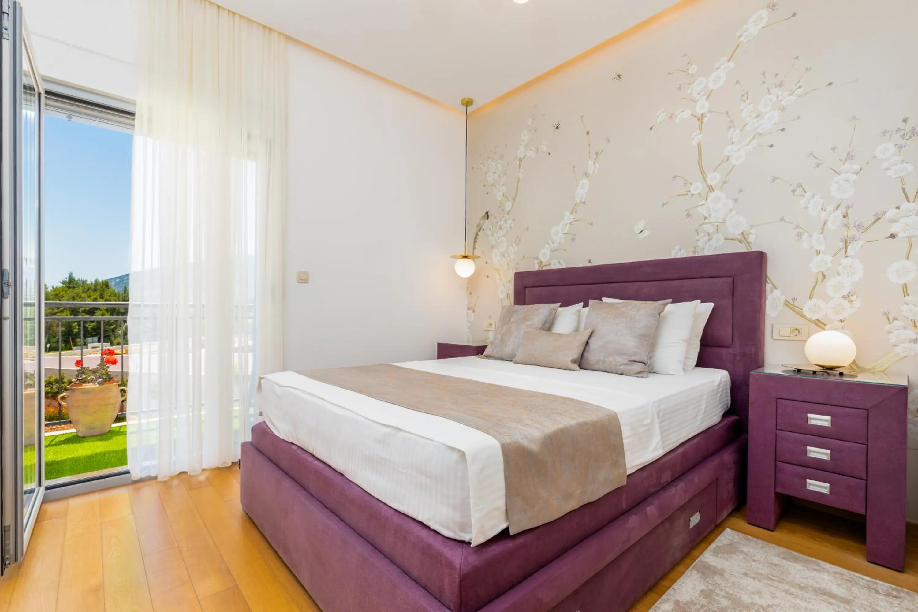 Bed in Apart hotel M S KATUNJANIN