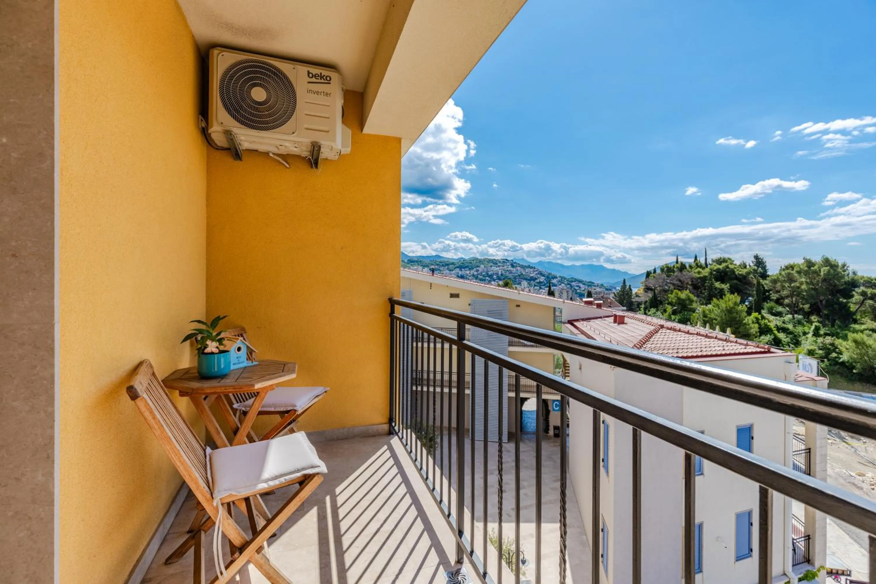 Balcony/Terrace in Apart hotel M S KATUNJANIN
